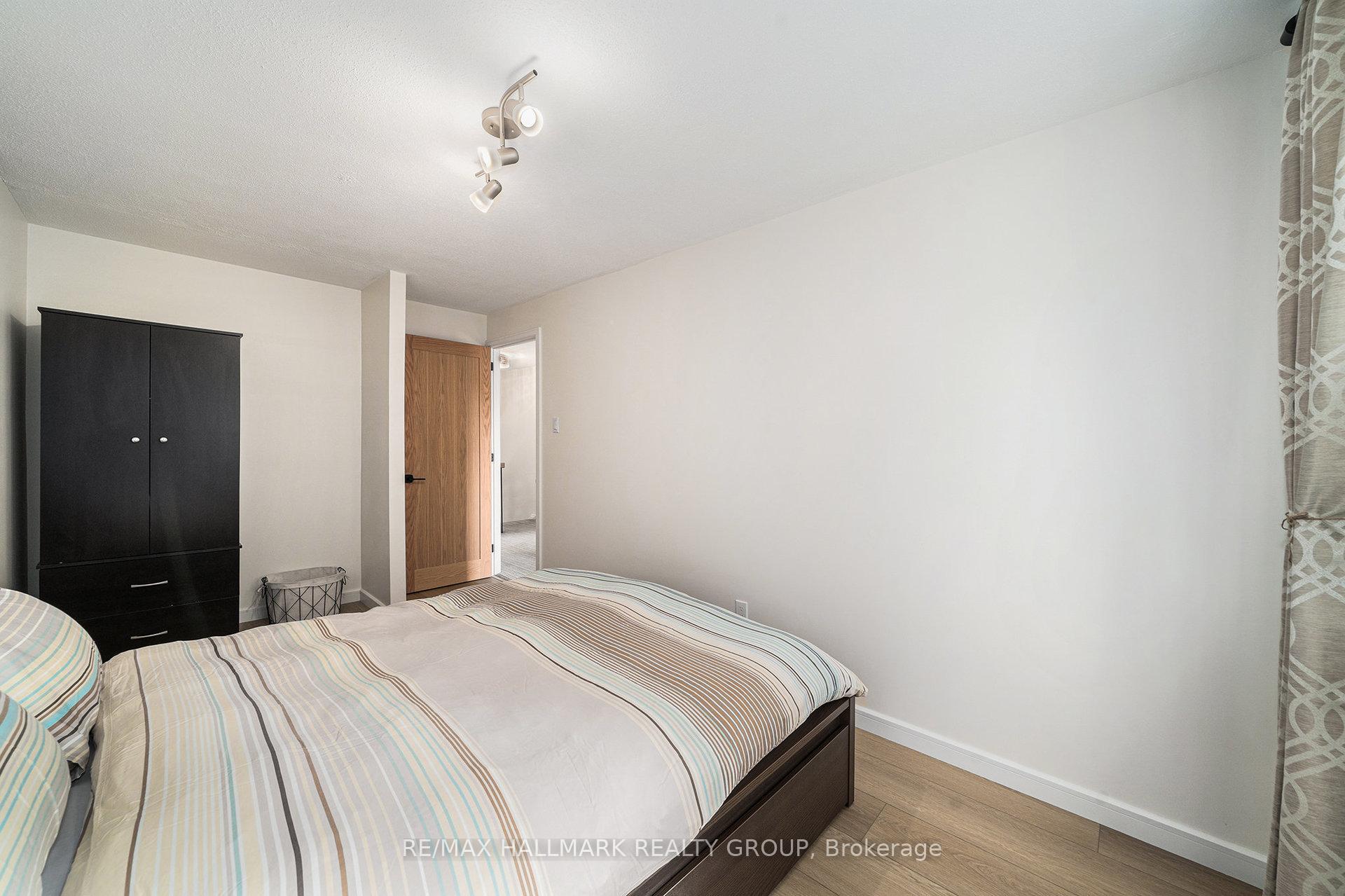 Photo 16 of 26 Aldgate Crescent, Ottawa, Barrhaven - Pheasant Run — HOMEH