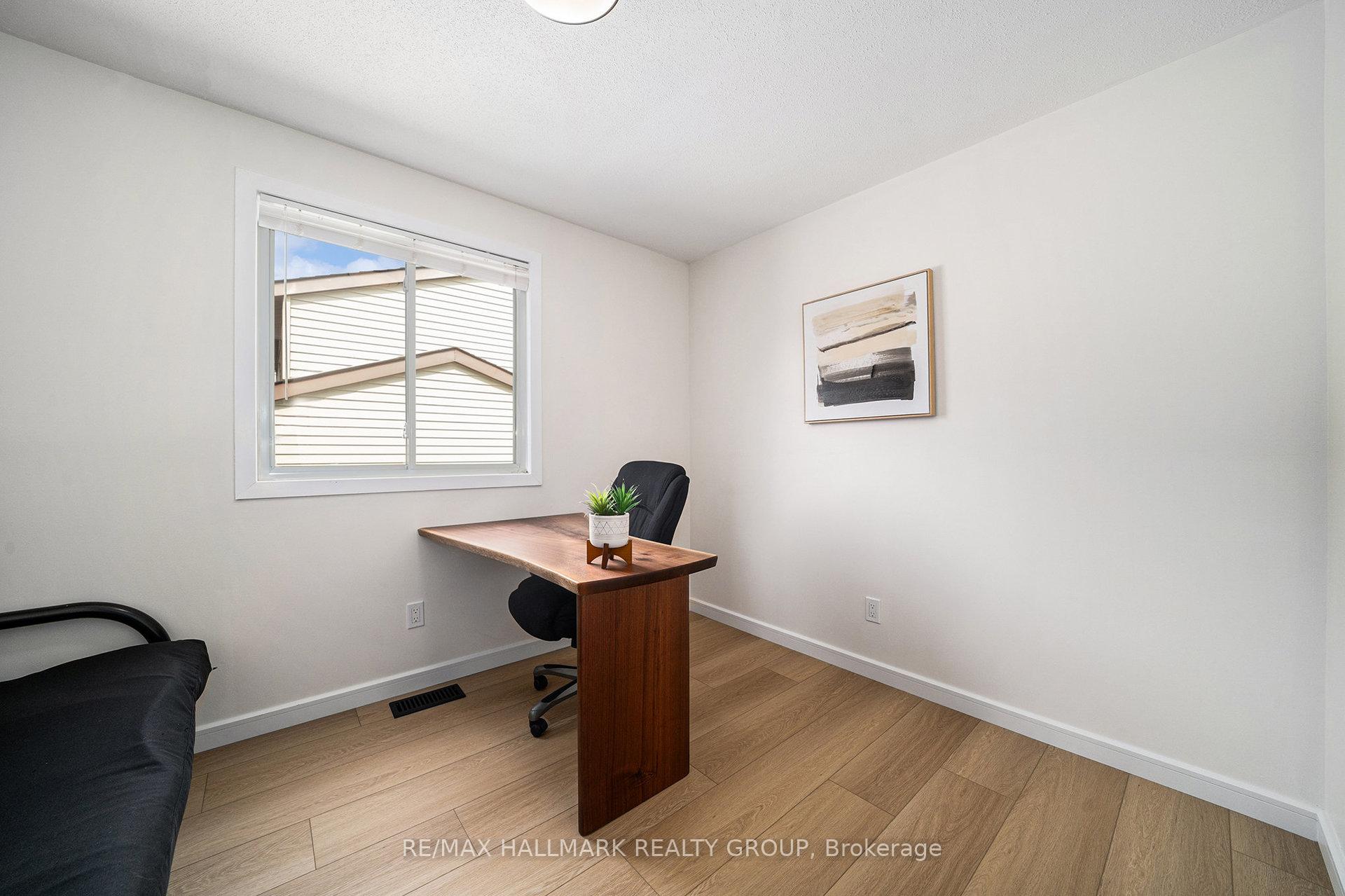 Photo 20 of 26 Aldgate Crescent, Ottawa, Barrhaven - Pheasant Run — HOMEH
