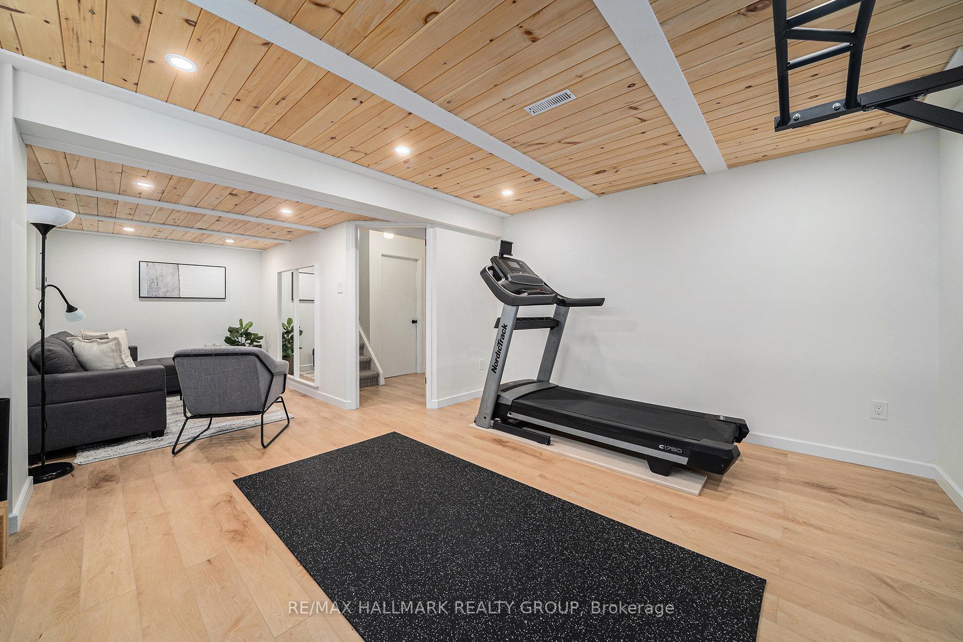 Photo 17 of 26 Aldgate Crescent, Ottawa, Barrhaven - Pheasant Run — HOMEH