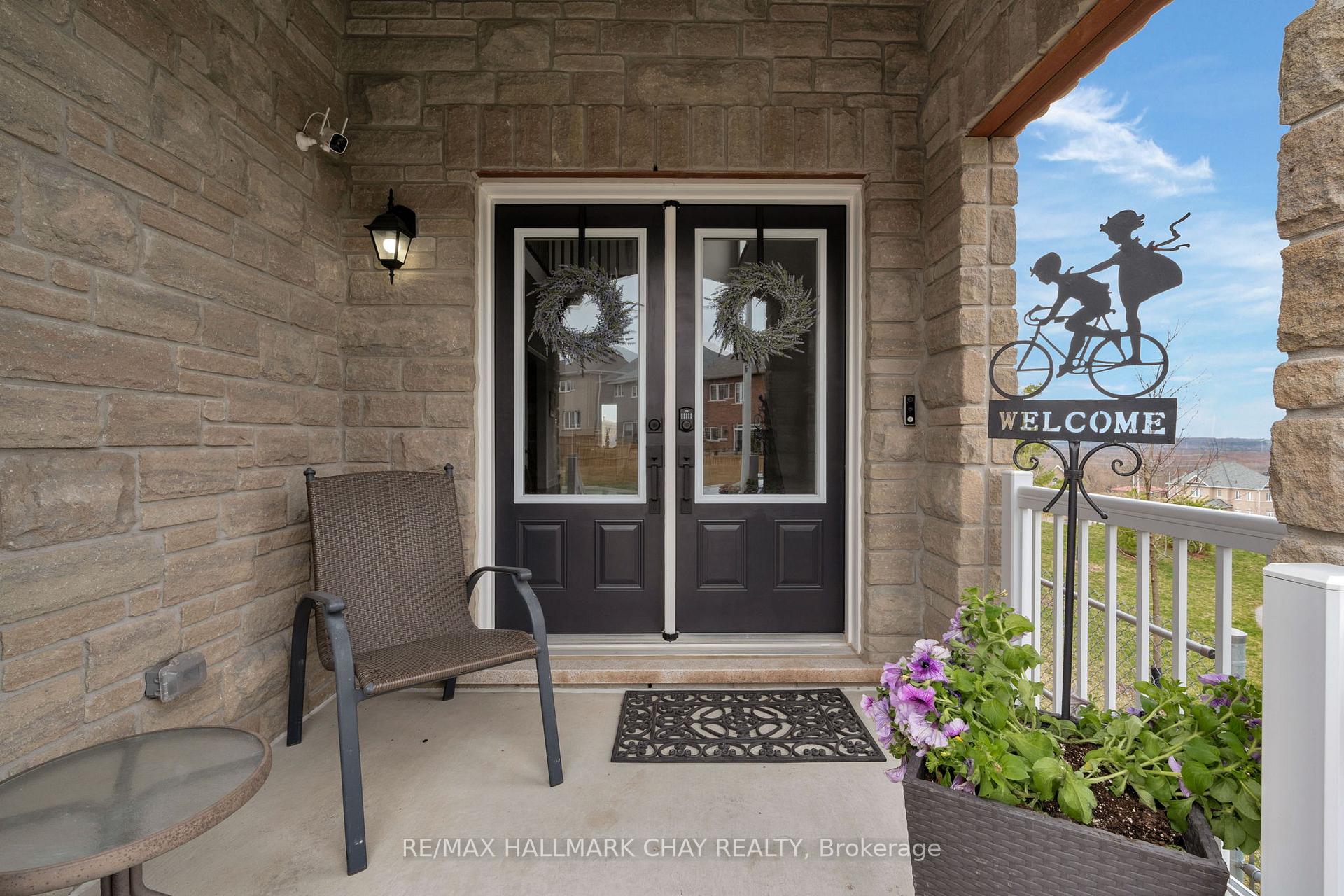 Photo 2 of 18 Cypress Point Street, Barrie, Ardagh — HOMEH