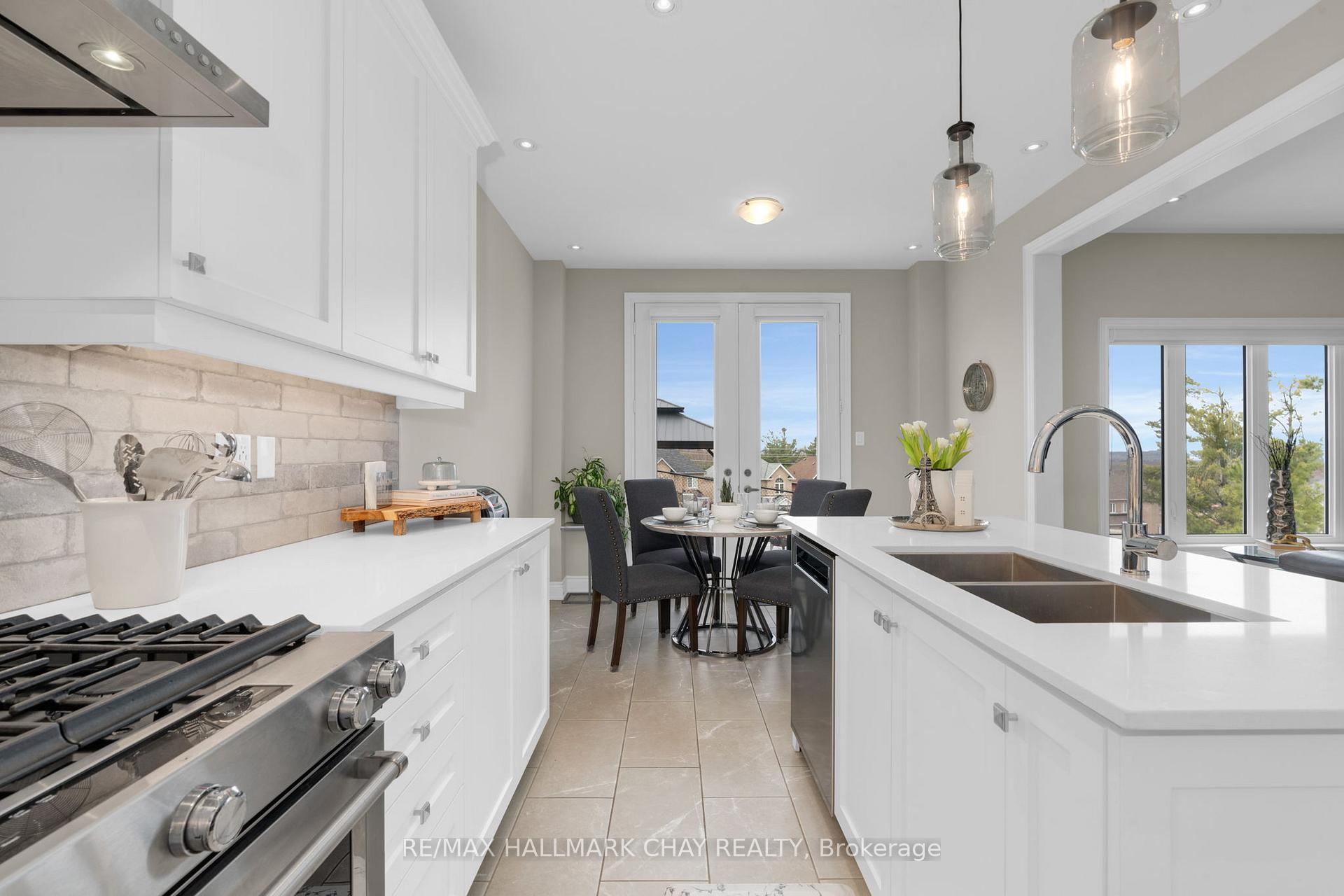 Photo 6 of 18 Cypress Point Street, Barrie, Ardagh — HOMEH