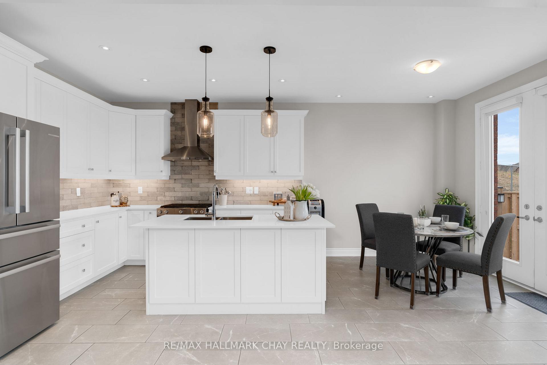 Photo 7 of 18 Cypress Point Street, Barrie, Ardagh — HOMEH
