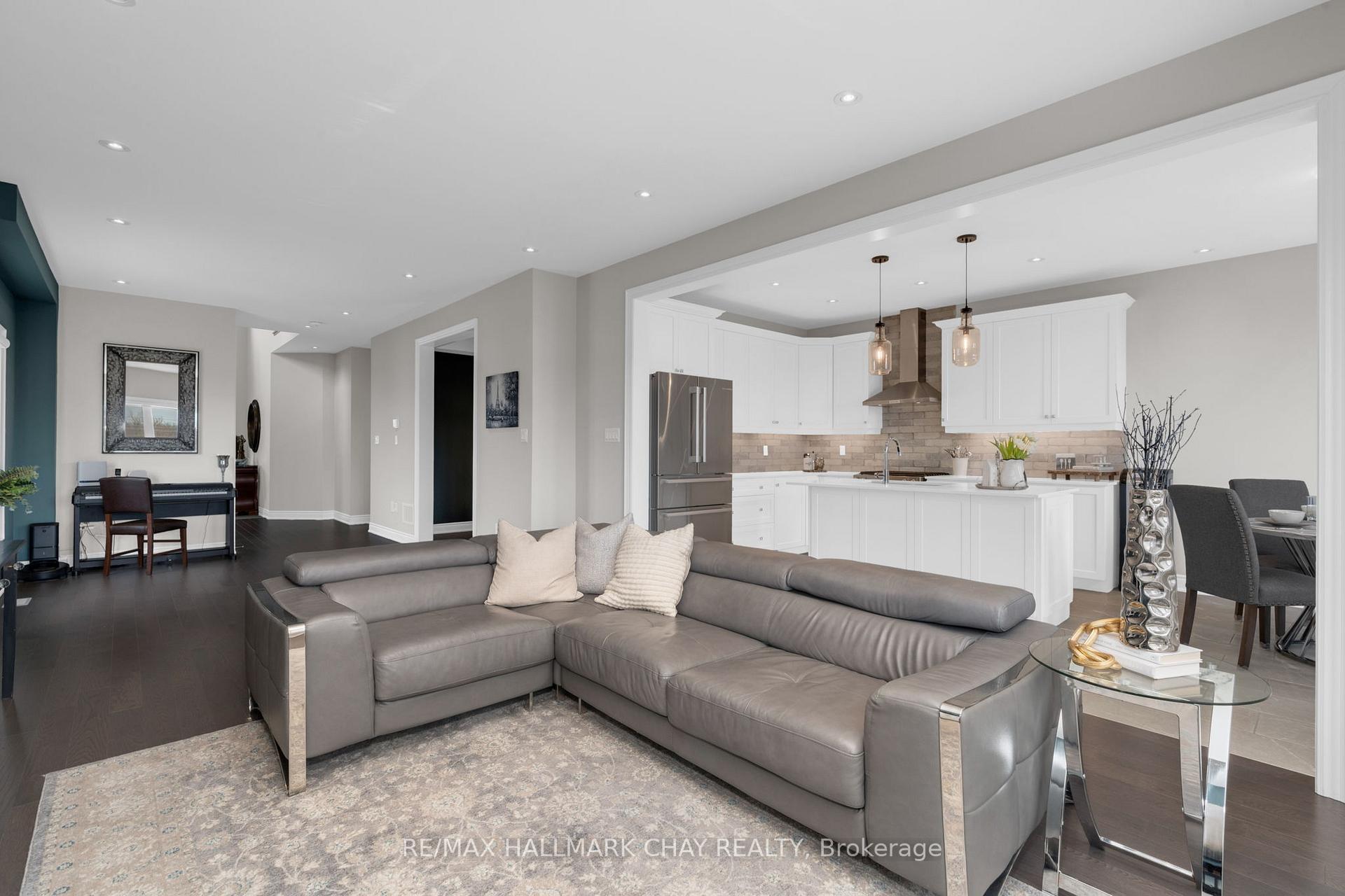 Photo 8 of 18 Cypress Point Street, Barrie, Ardagh — HOMEH