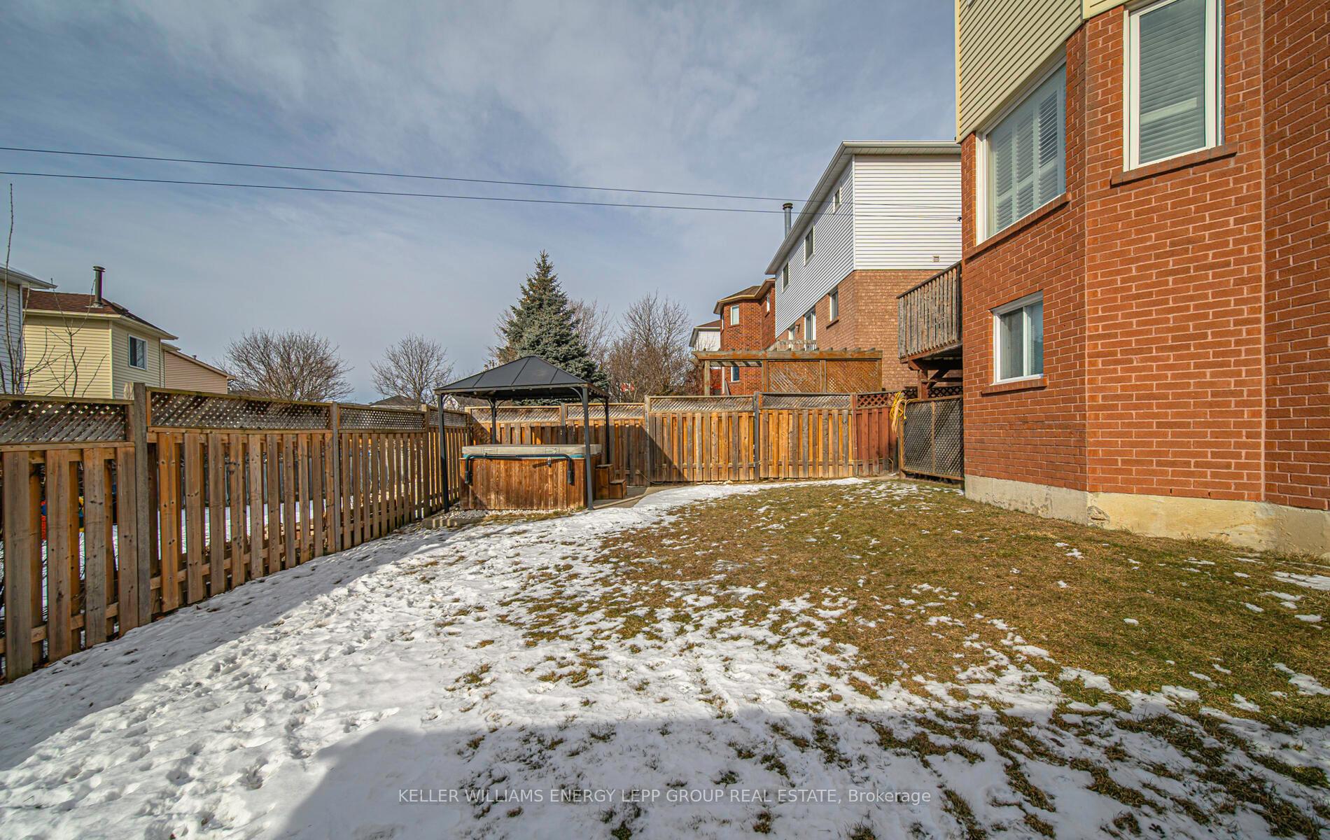 Photo 5 of 80 Bonnycastle Drive, Clarington, Bowmanville — HOMEH