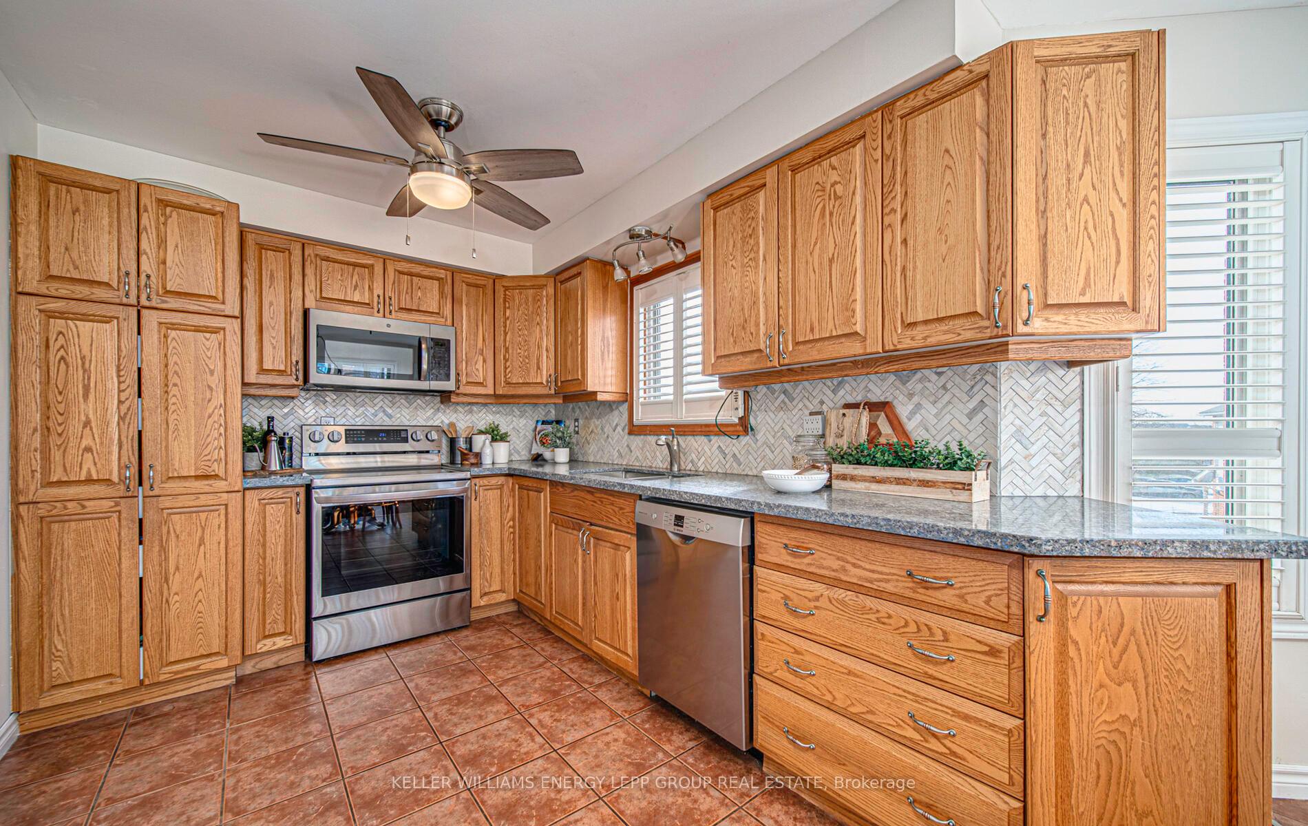 Photo 12 of 80 Bonnycastle Drive, Clarington, Bowmanville — HOMEH