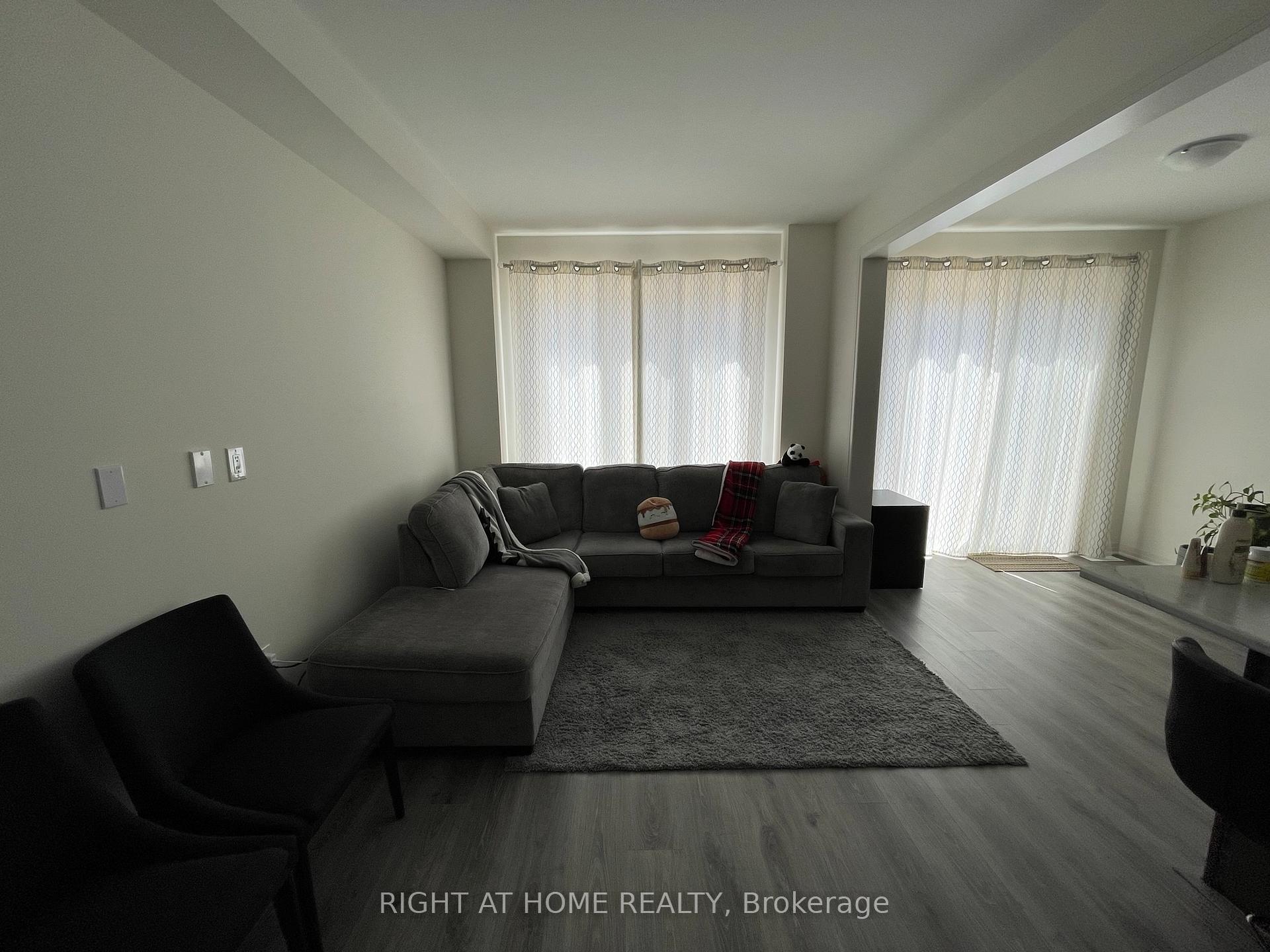 Photo 4 of 62 Copperhill Heights, Barrie, Rural Barrie Southeast — HOMEH