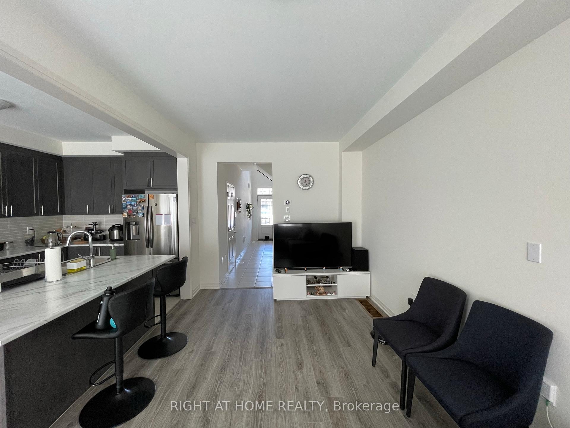 Photo 5 of 62 Copperhill Heights, Barrie, Rural Barrie Southeast — HOMEH