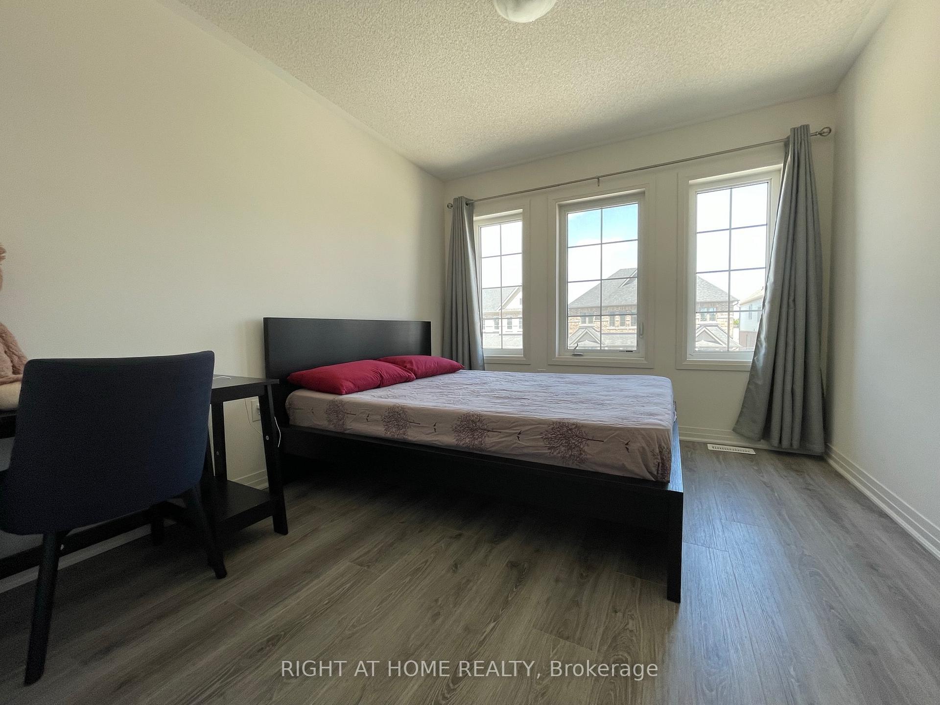 Photo 10 of 62 Copperhill Heights, Barrie, Rural Barrie Southeast — HOMEH