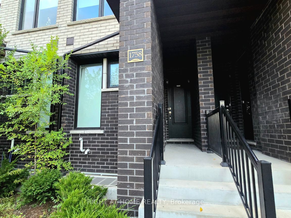 Front of Unit 1, 1758 Lawrence Avenue W