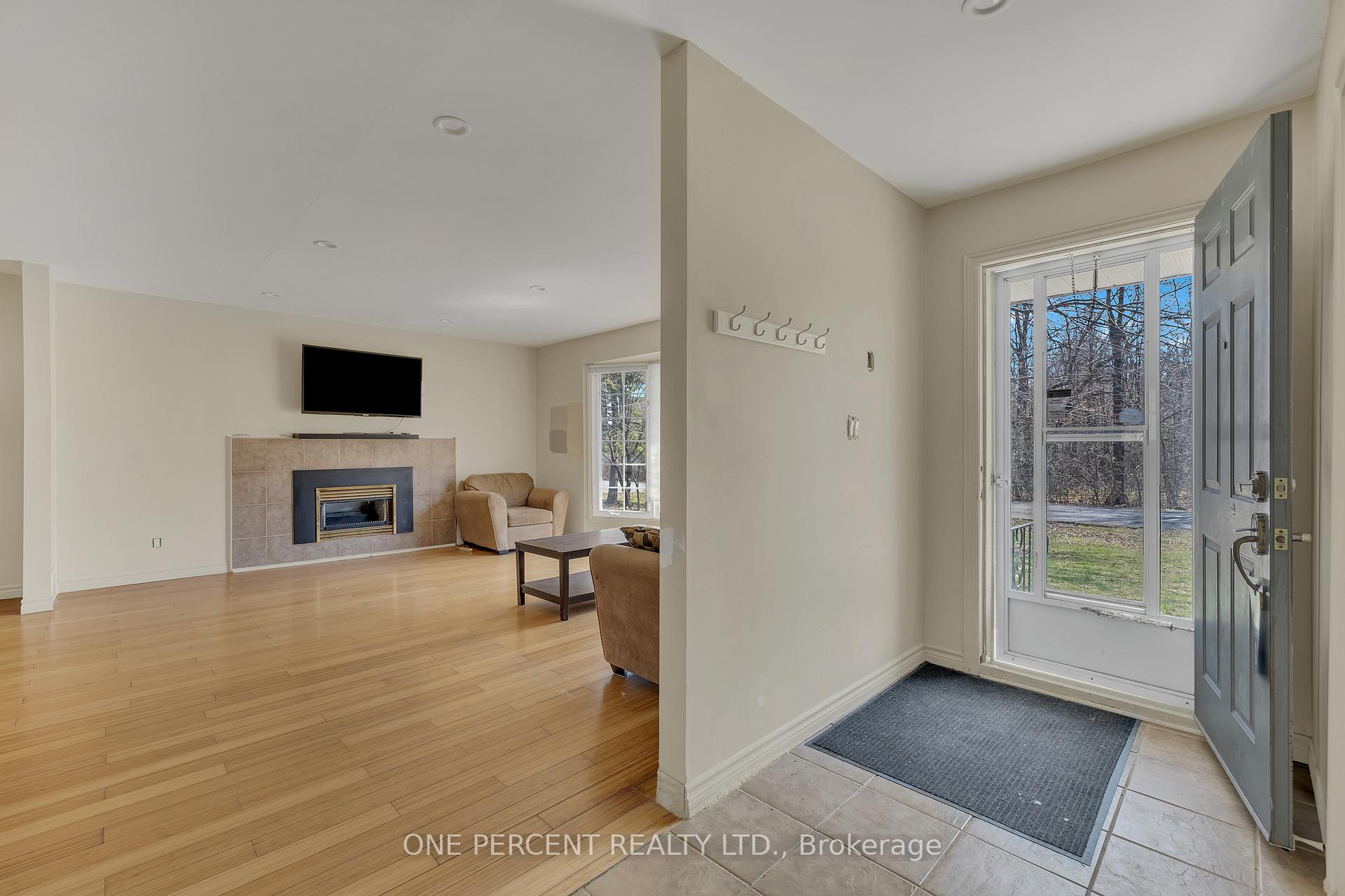 Photo 5 of 57 Cortleigh Drive, Ottawa, Barrhaven - Hearts Desire — HOMEH