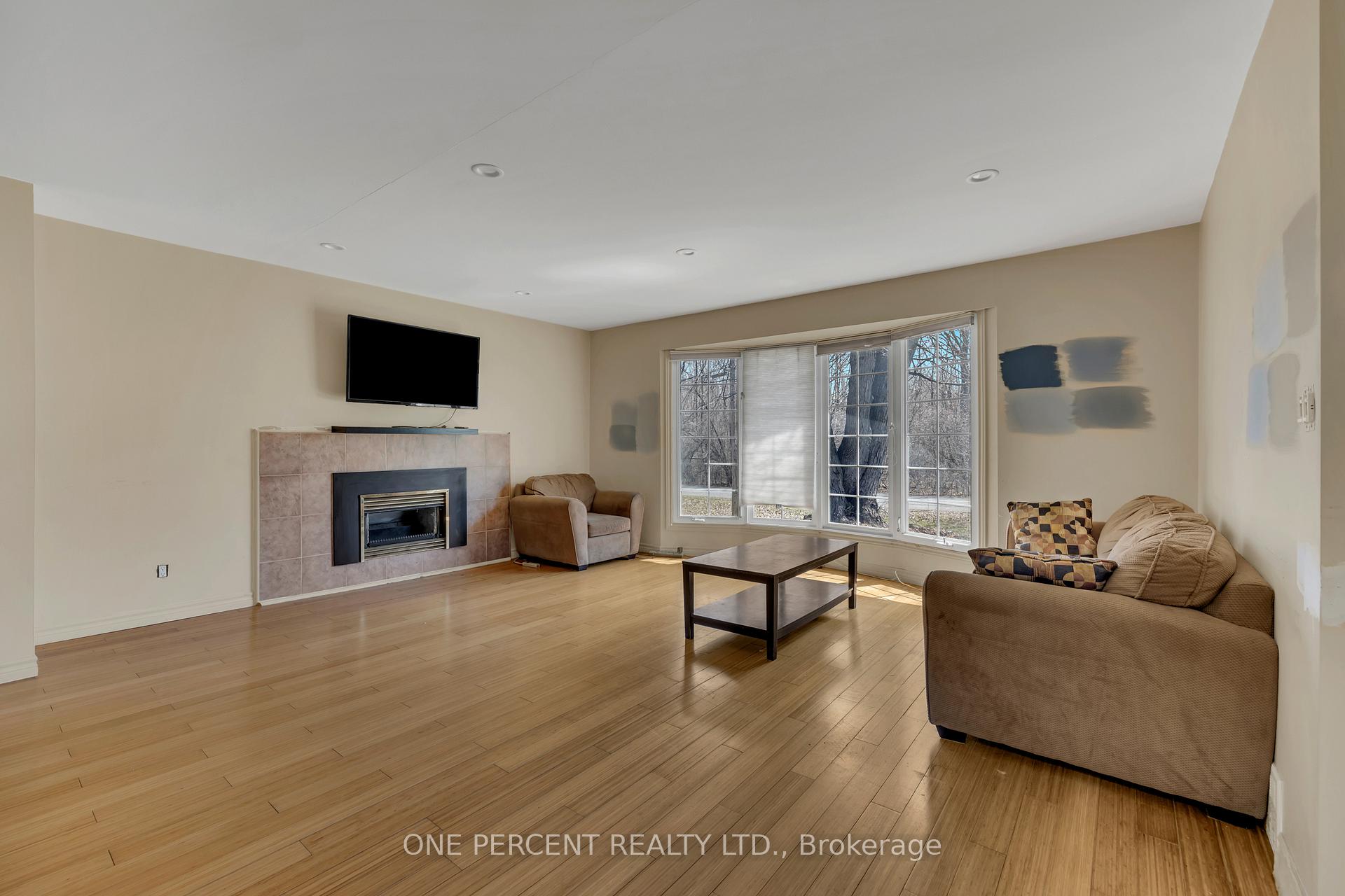 Photo 15 of 57 Cortleigh Drive, Ottawa, Barrhaven - Hearts Desire — HOMEH