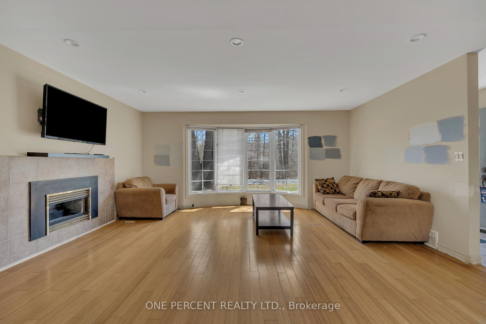 Photo 18 of 57 Cortleigh Drive, Ottawa, Barrhaven - Hearts Desire — HOMEH