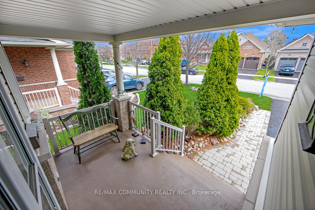 Photo 2 of 36 Alfred Shrubb Lane, Clarington, Bowmanville — HOMEH