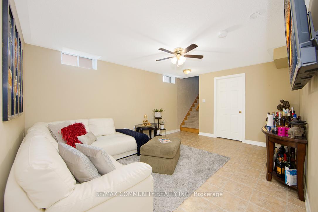 Photo 18 of 36 Alfred Shrubb Lane, Clarington, Bowmanville — HOMEH