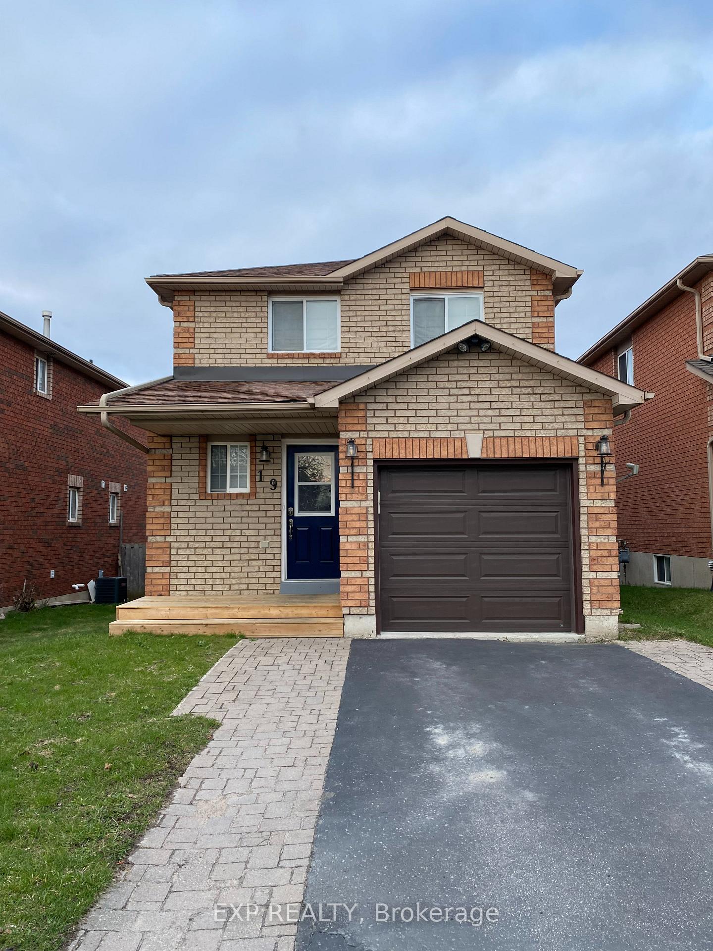 Photo 2 of 19 Peregrine Road, Barrie, Little Lake — HOMEH