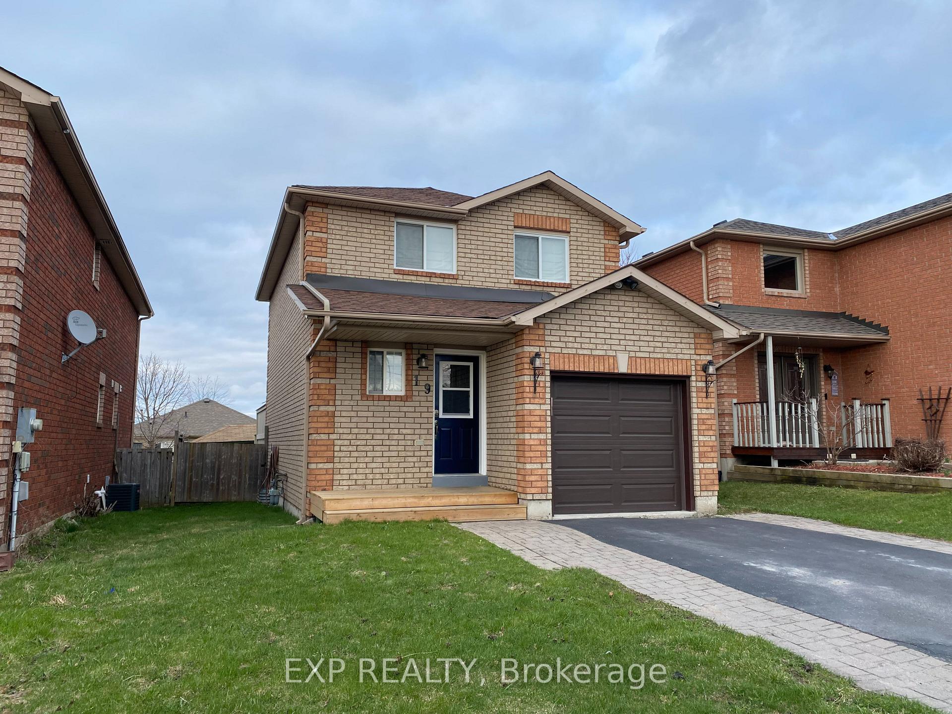 Photo 3 of 19 Peregrine Road, Barrie, Little Lake — HOMEH