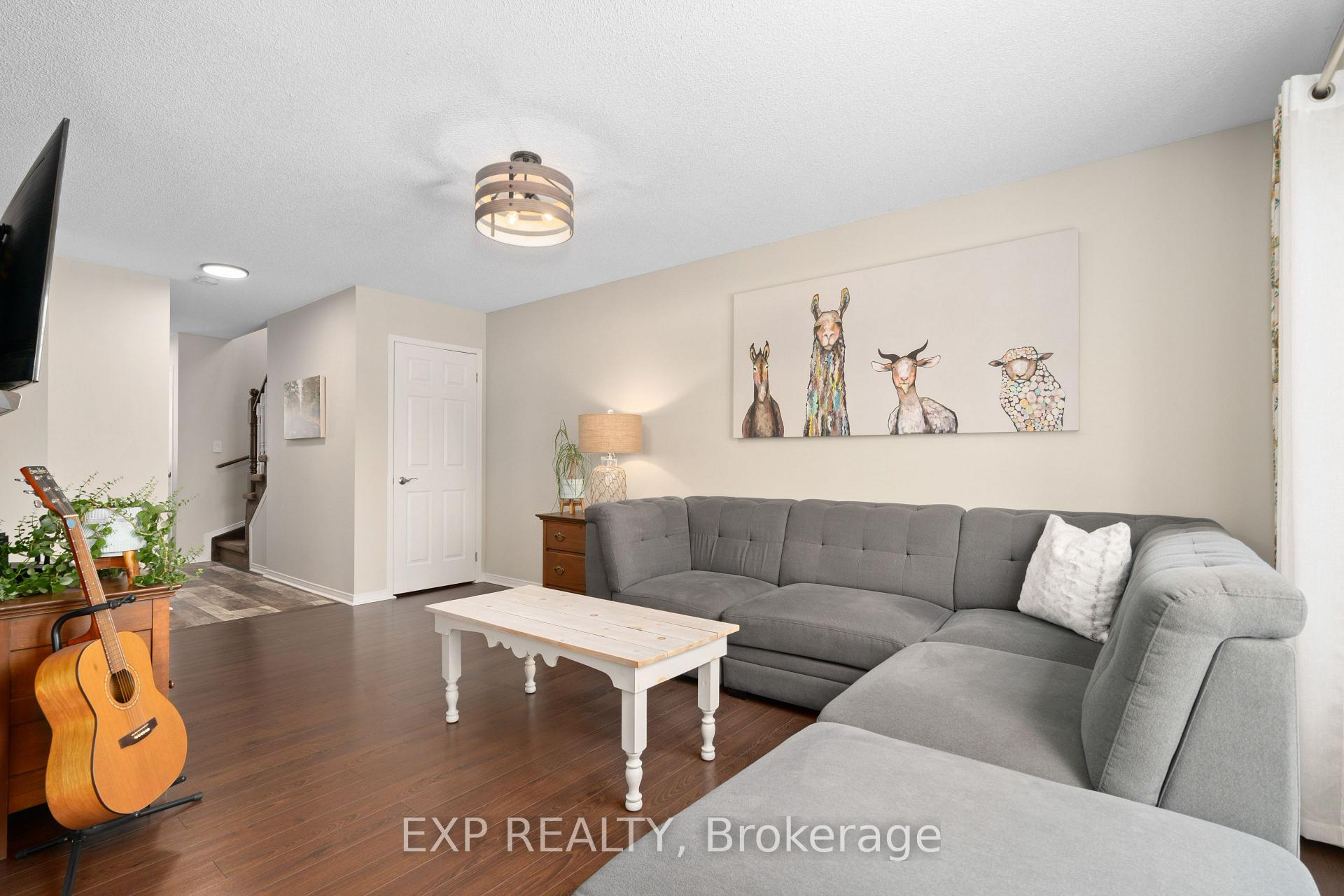 Photo 5 of 19 Peregrine Road, Barrie, Little Lake — HOMEH