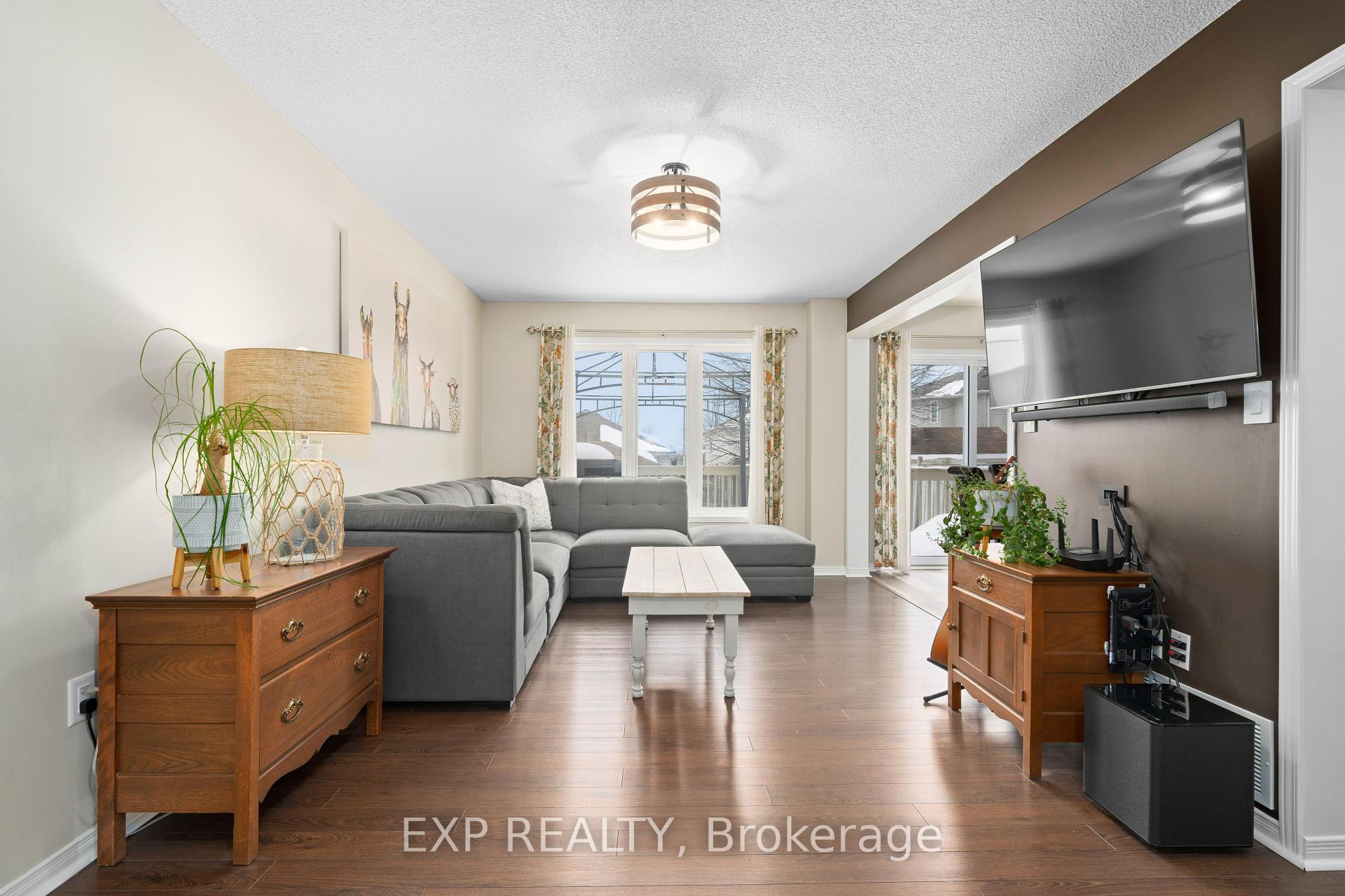 Photo 6 of 19 Peregrine Road, Barrie, Little Lake — HOMEH