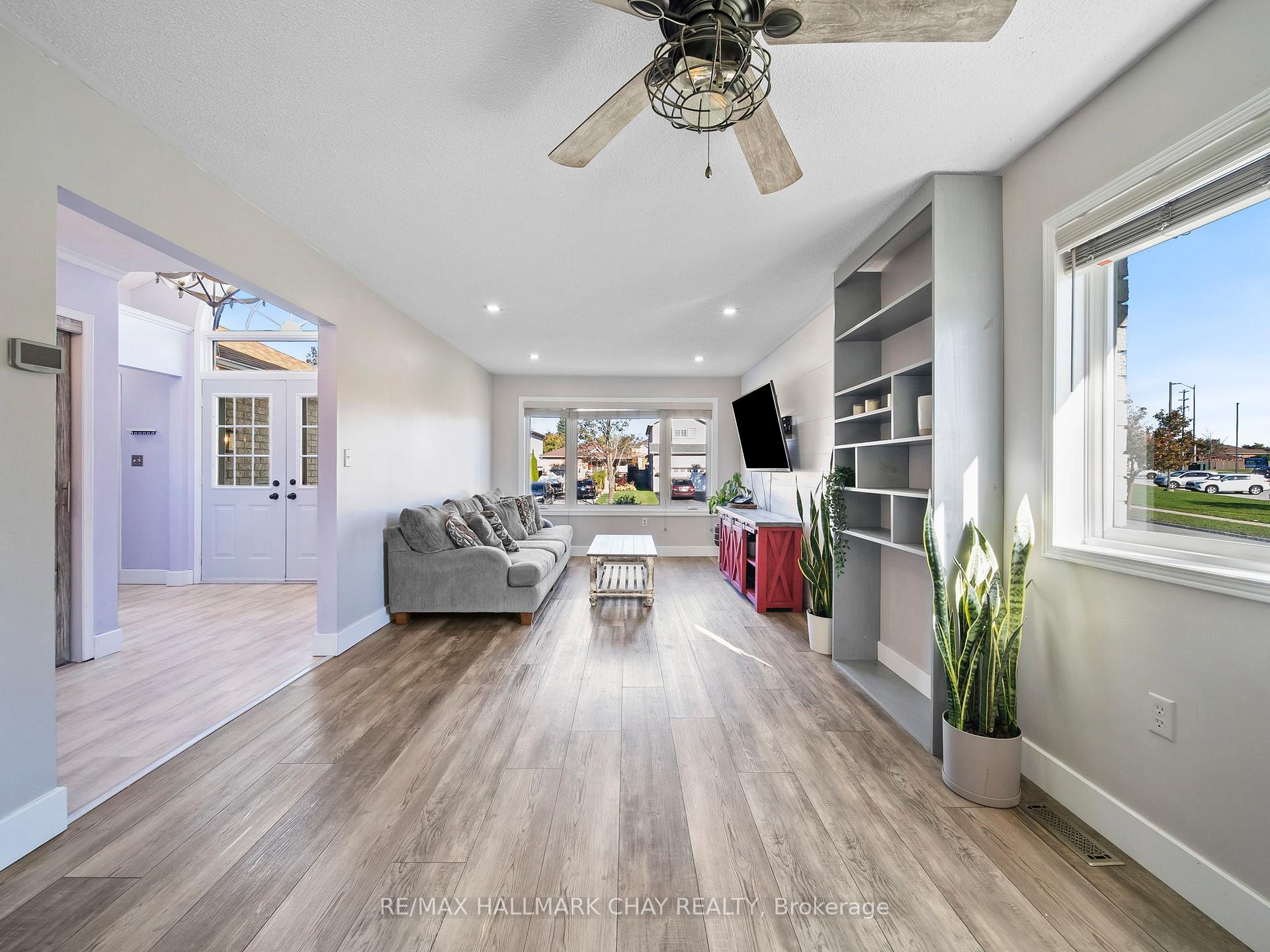 Photo 4 of 7 Assiniboine Drive, Barrie, Holly — HOMEH