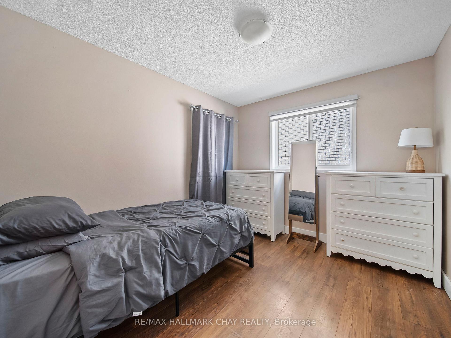 Photo 20 of 7 Assiniboine Drive, Barrie, Holly — HOMEH