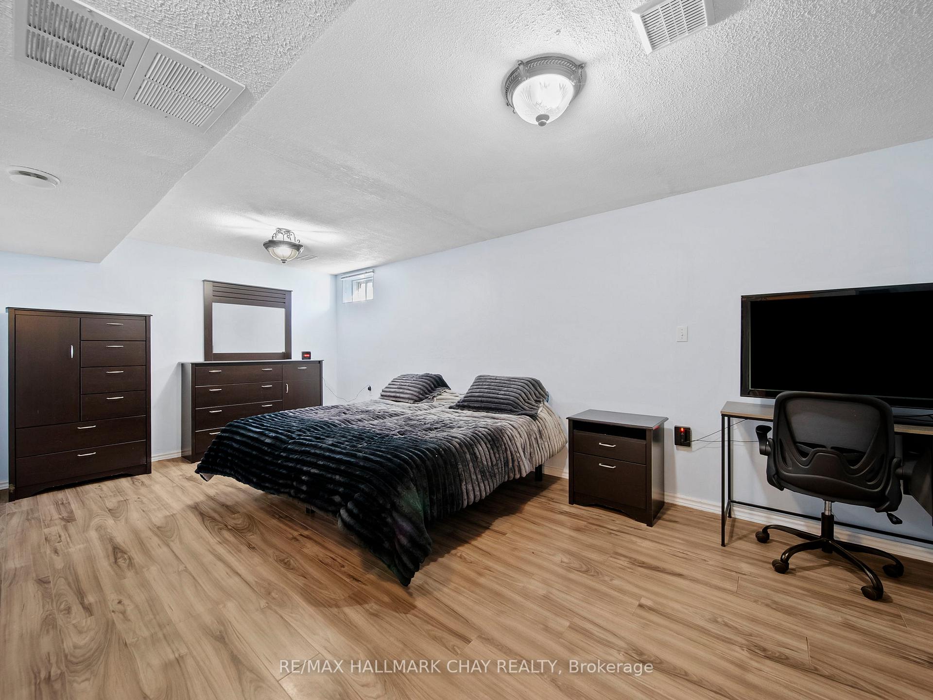 Photo 32 of 7 Assiniboine Drive, Barrie, Holly — HOMEH