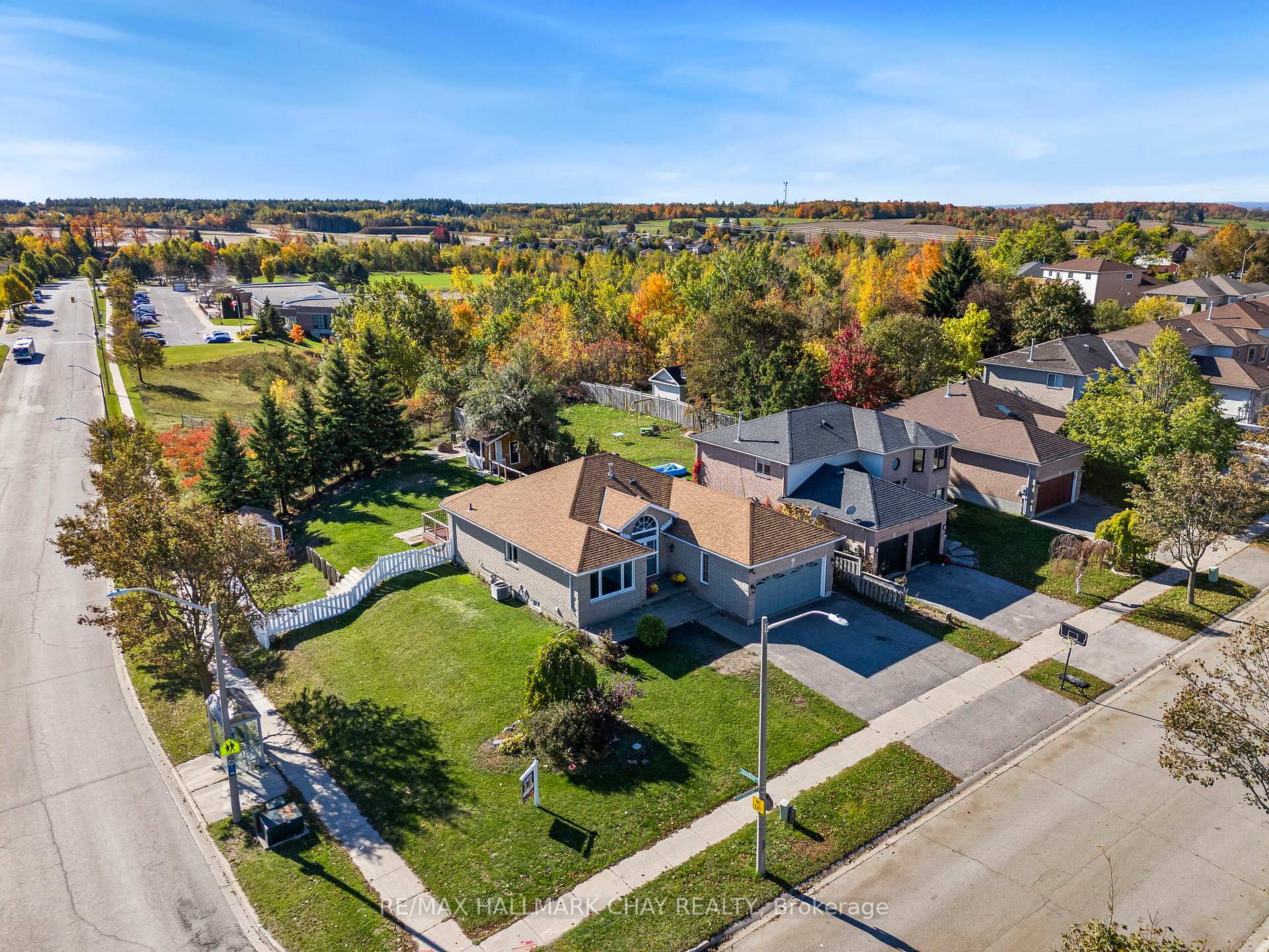 Photo 41 of 7 Assiniboine Drive, Barrie, Holly — HOMEH