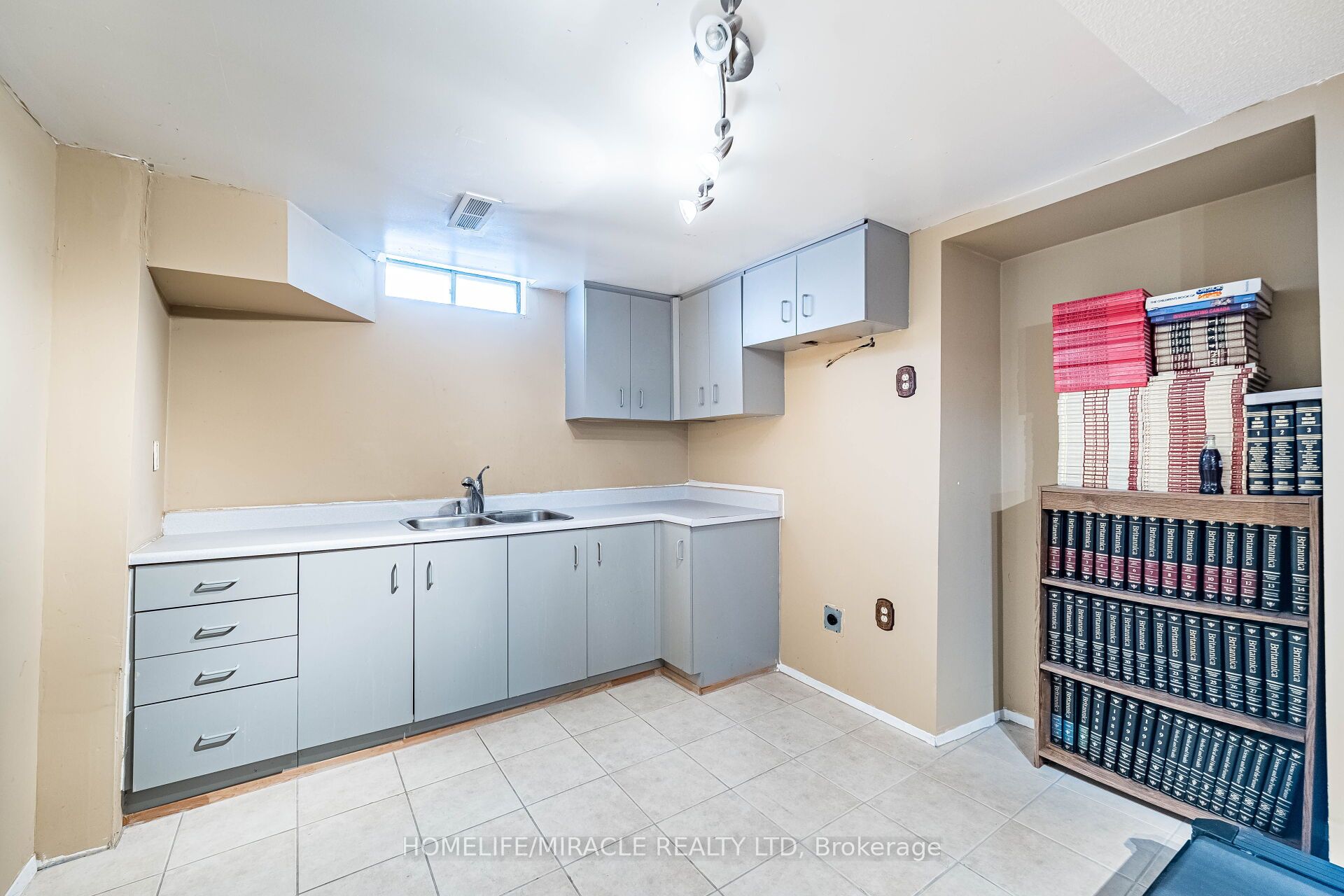 Photo 87 of 9 Ballycastle Crescent, Brampton, Heart Lake West — HOMEH