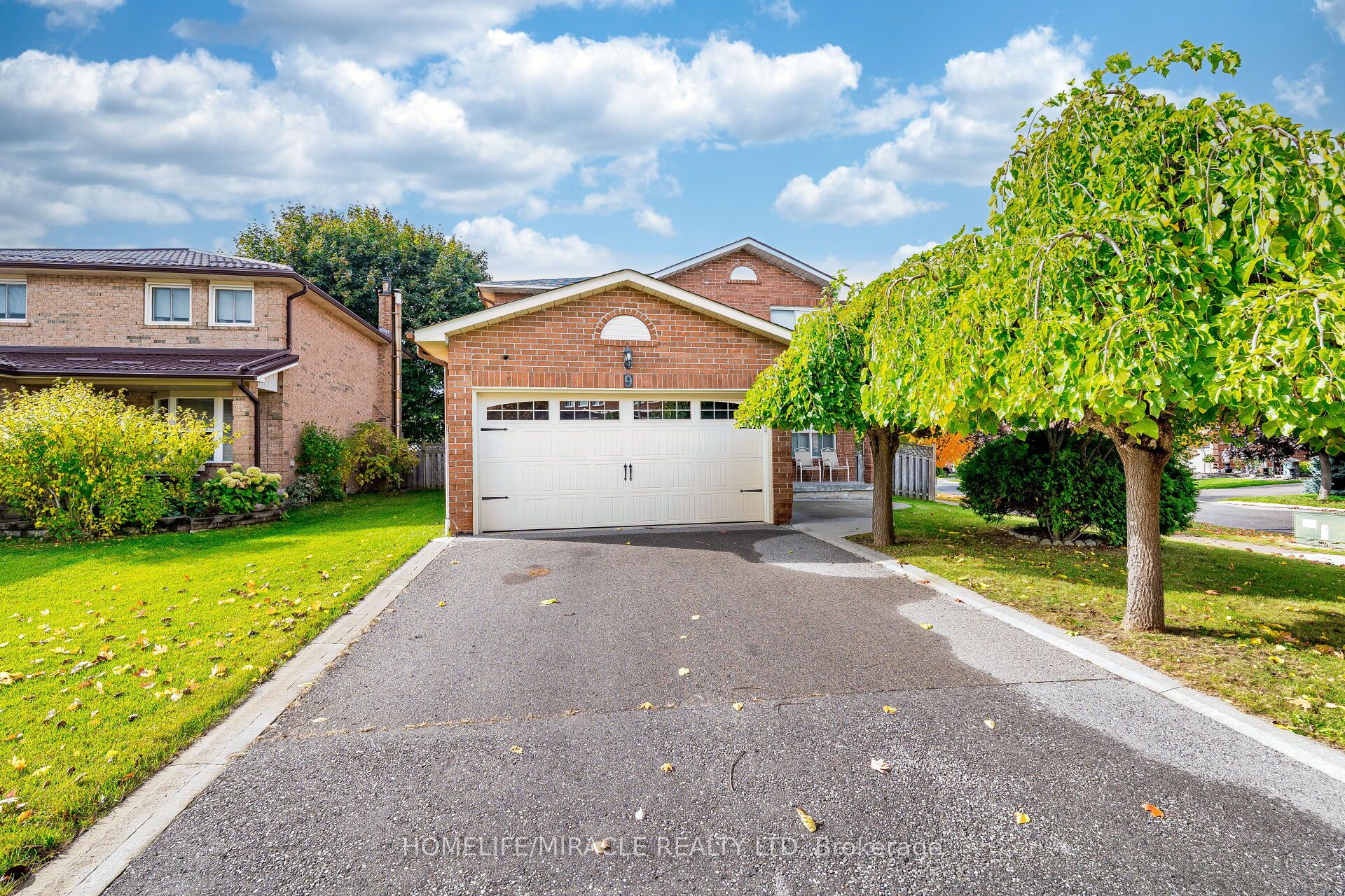 Photo 2 of 9 Ballycastle Crescent, Brampton, Heart Lake West — HOMEH