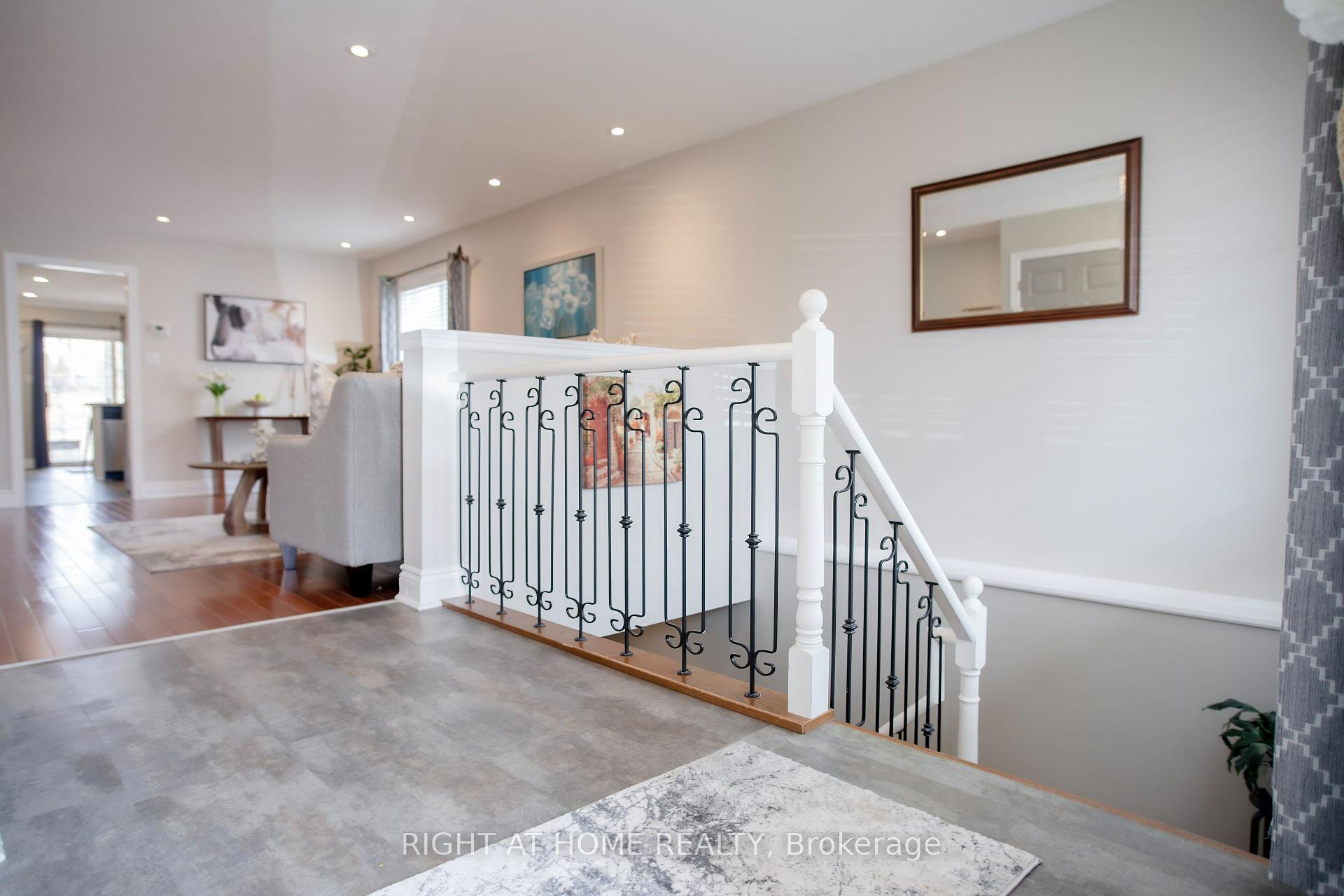 Photo 2 of 74 Country Lane, Barrie, Painswick South — HOMEH