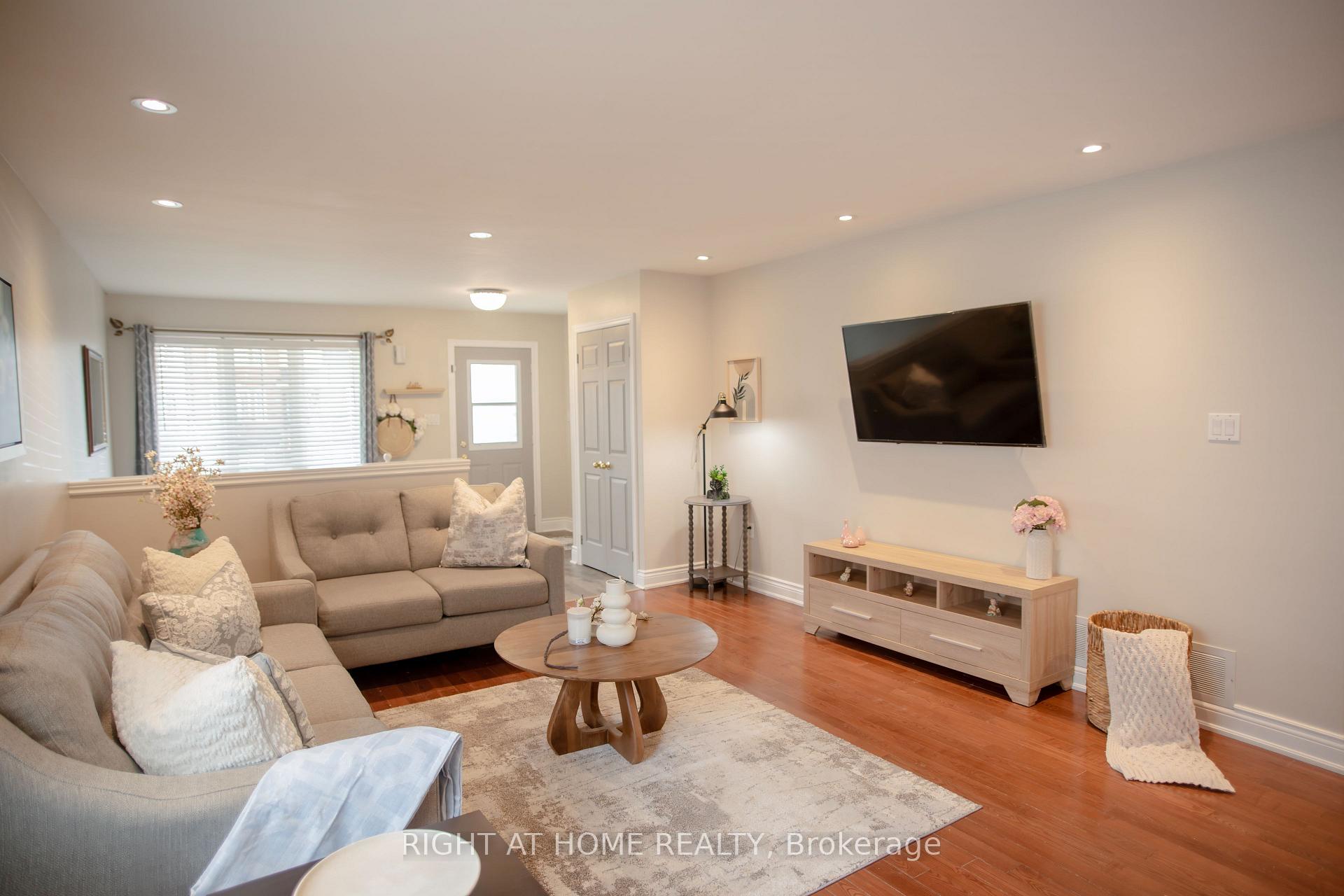 Photo 4 of 74 Country Lane, Barrie, Painswick South — HOMEH