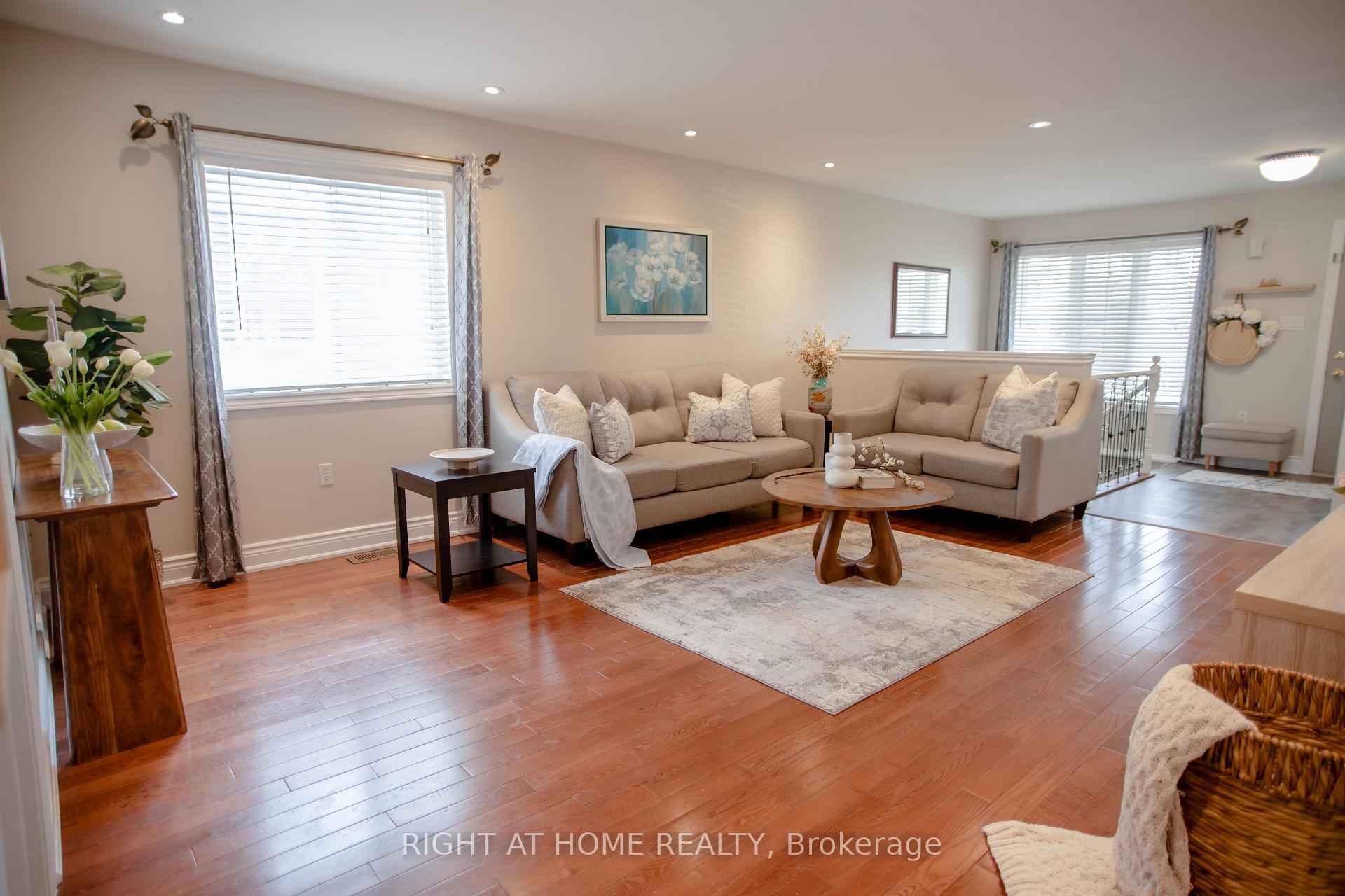 Photo 5 of 74 Country Lane, Barrie, Painswick South — HOMEH
