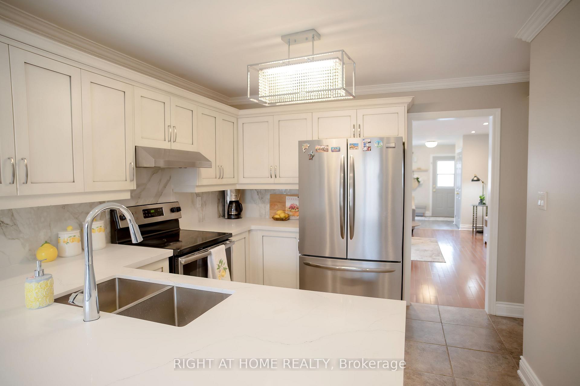 Photo 6 of 74 Country Lane, Barrie, Painswick South — HOMEH
