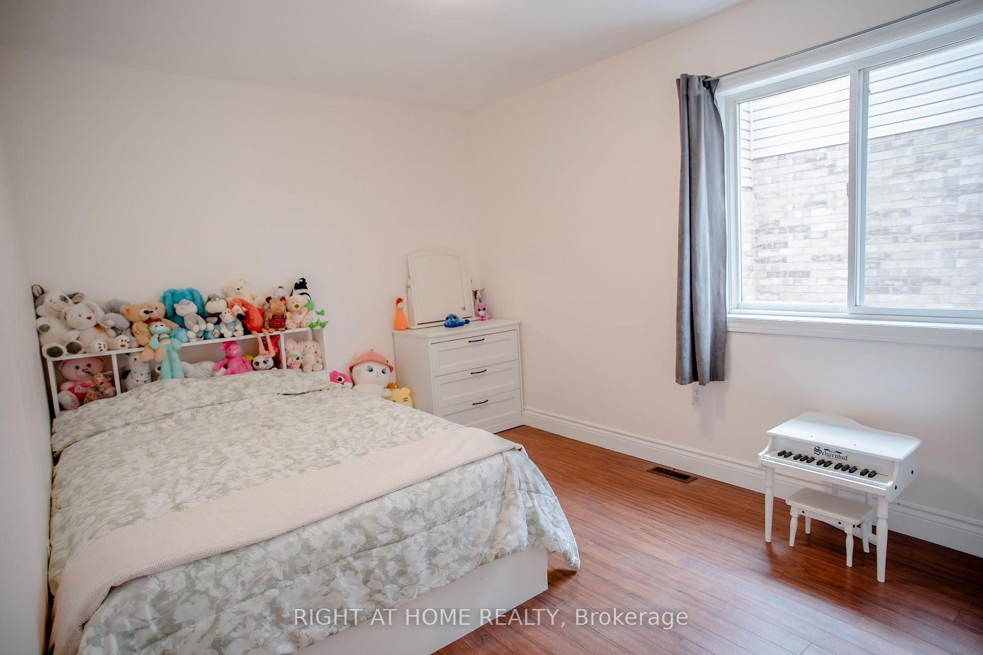 Photo 13 of 74 Country Lane, Barrie, Painswick South — HOMEH