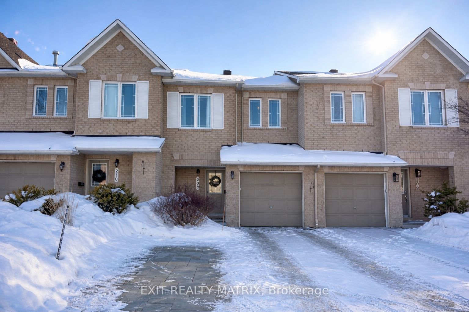 Photo 2 of 208 Greenridge Street, Ottawa, Chapel Hill — HOMEH