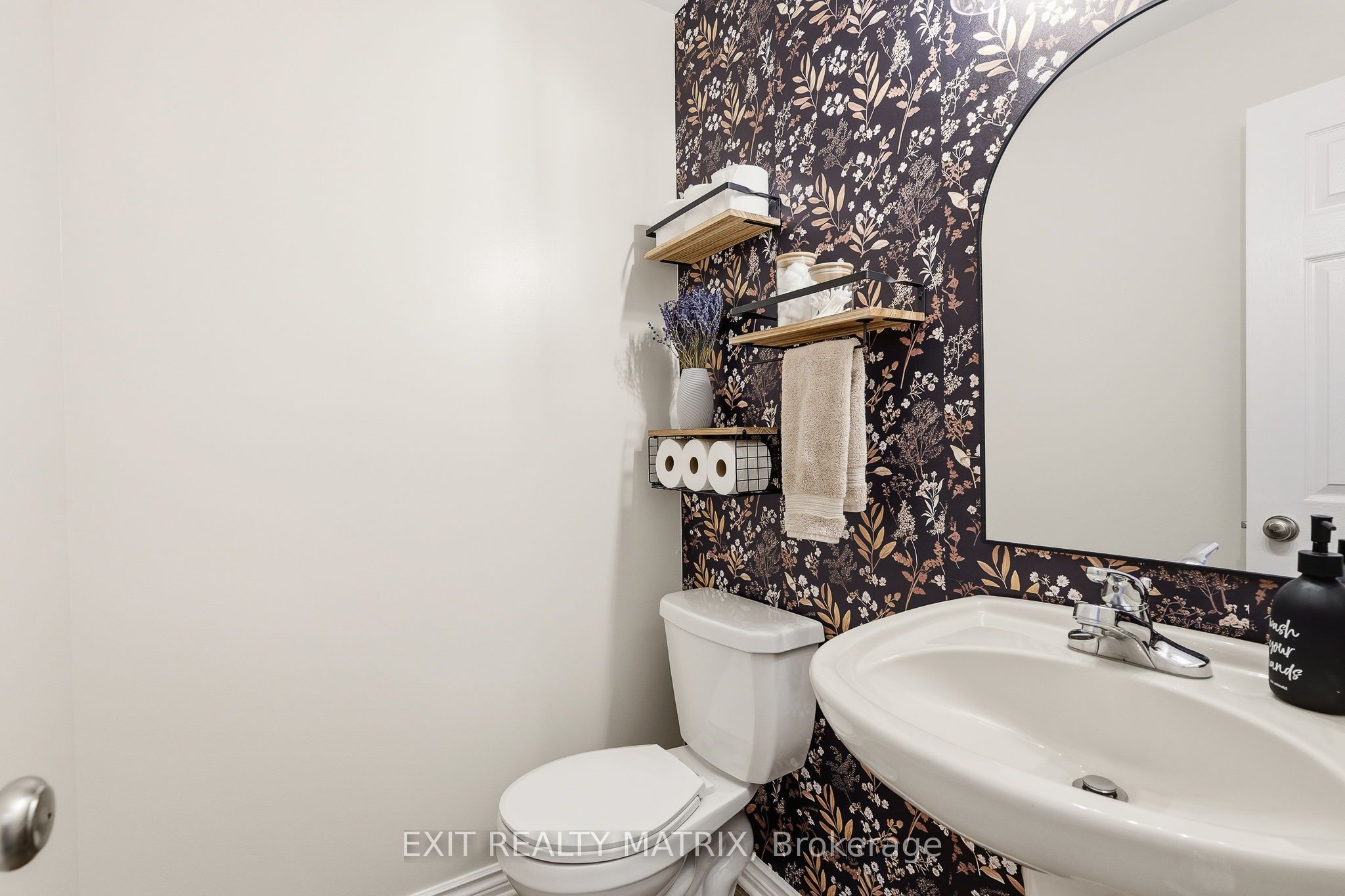 Photo 46 of 208 Greenridge Street, Ottawa, Chapel Hill — HOMEH