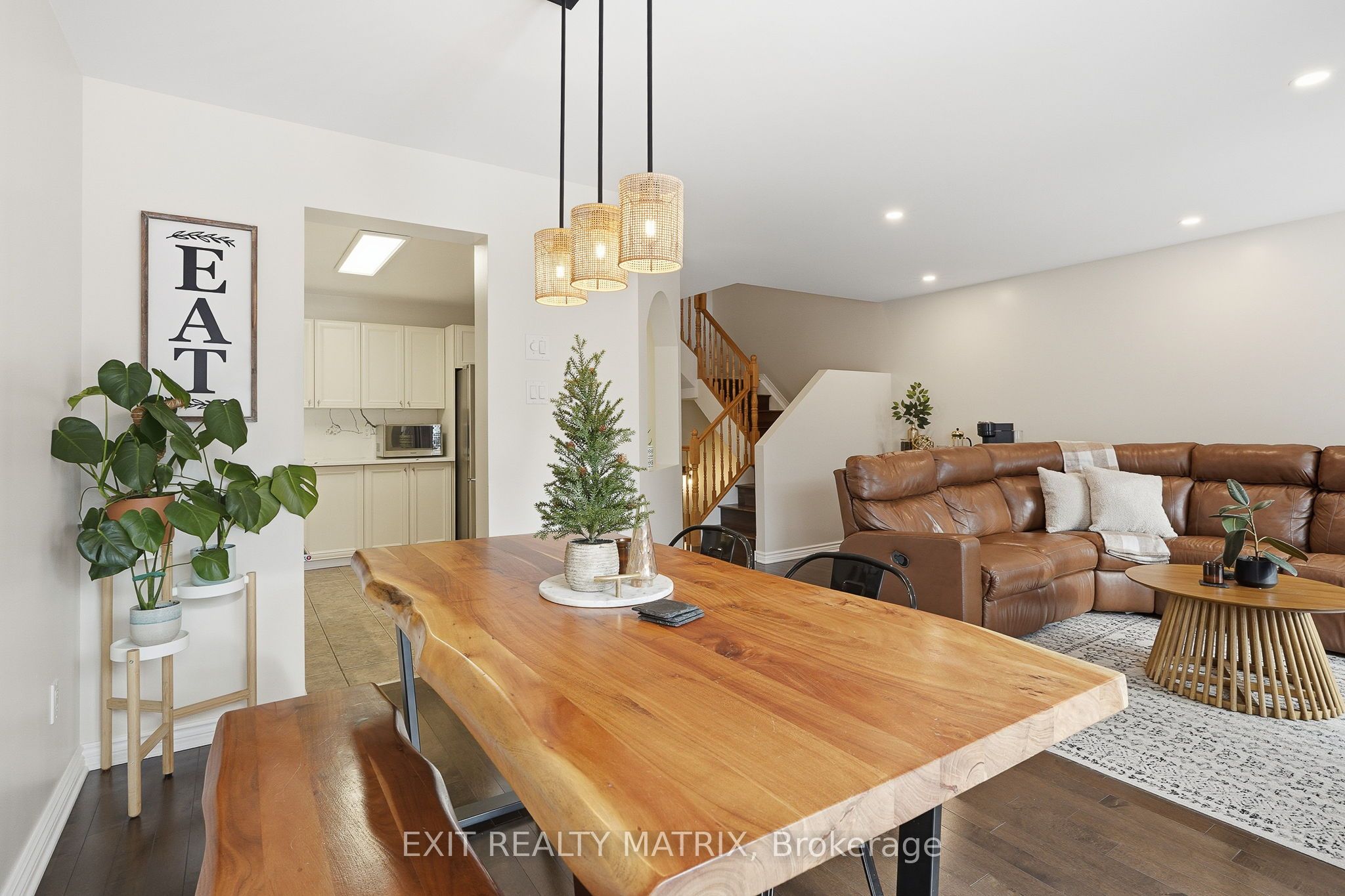 Photo 45 of 208 Greenridge Street, Ottawa, Chapel Hill — HOMEH