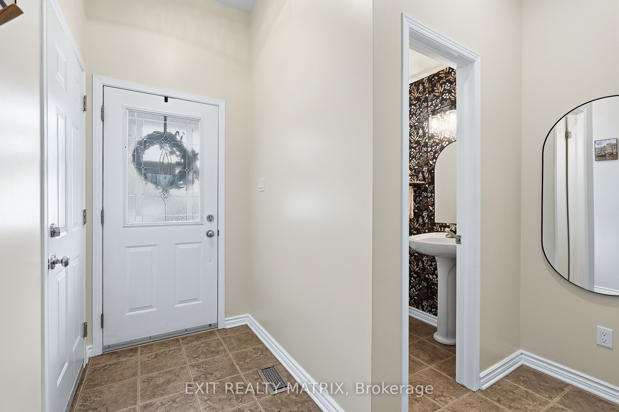 Photo 35 of 208 Greenridge Street, Ottawa, Chapel Hill — HOMEH