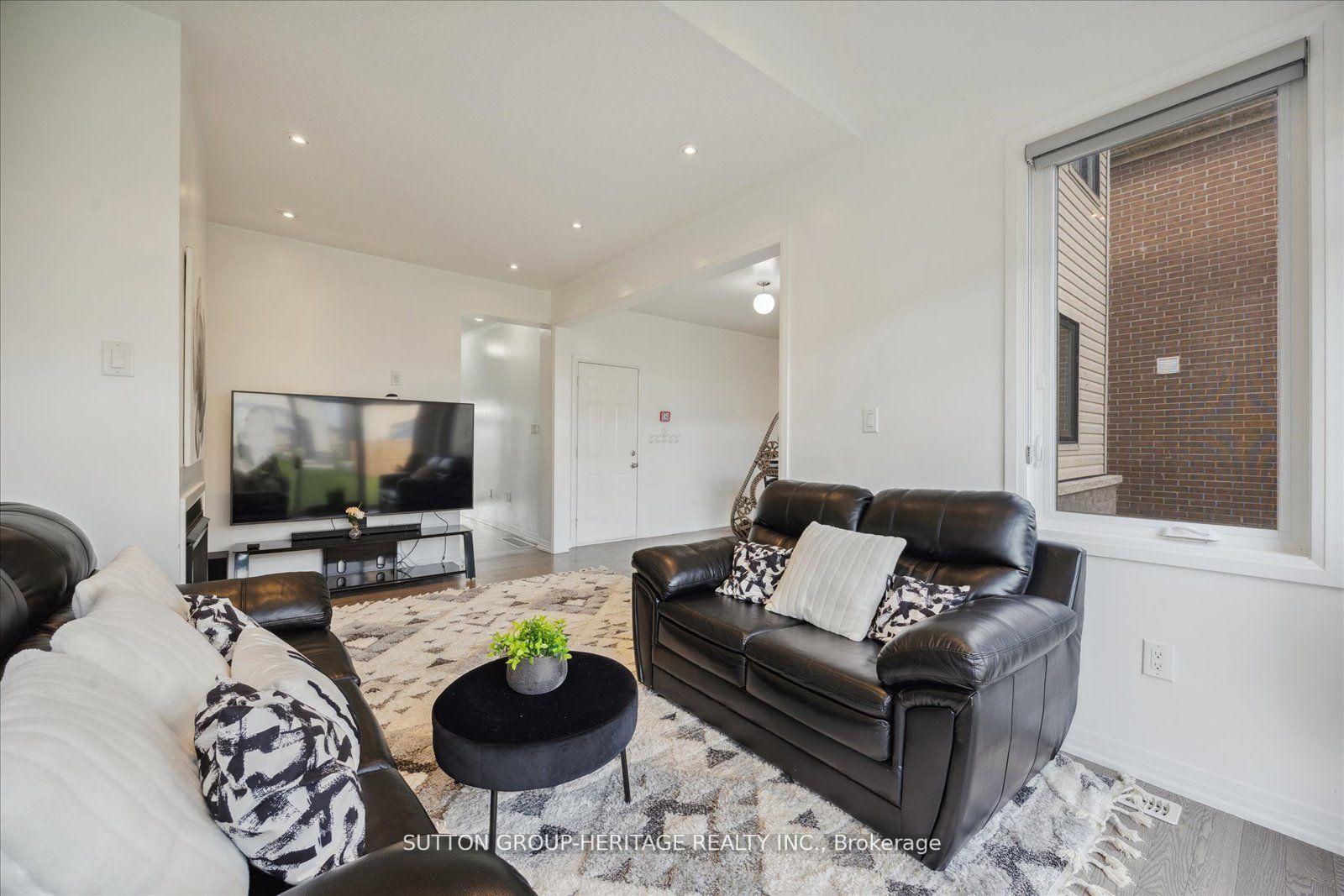 Photo 5 of 105 East Shore Drive, Clarington, Bowmanville — HOMEH