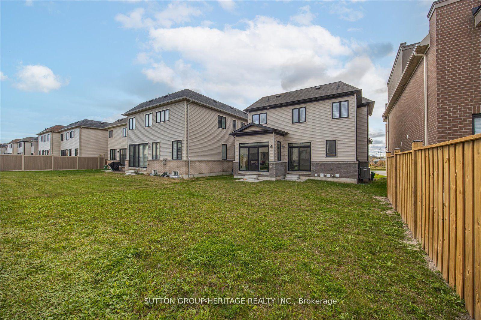 Photo 24 of 105 East Shore Drive, Clarington, Bowmanville — HOMEH