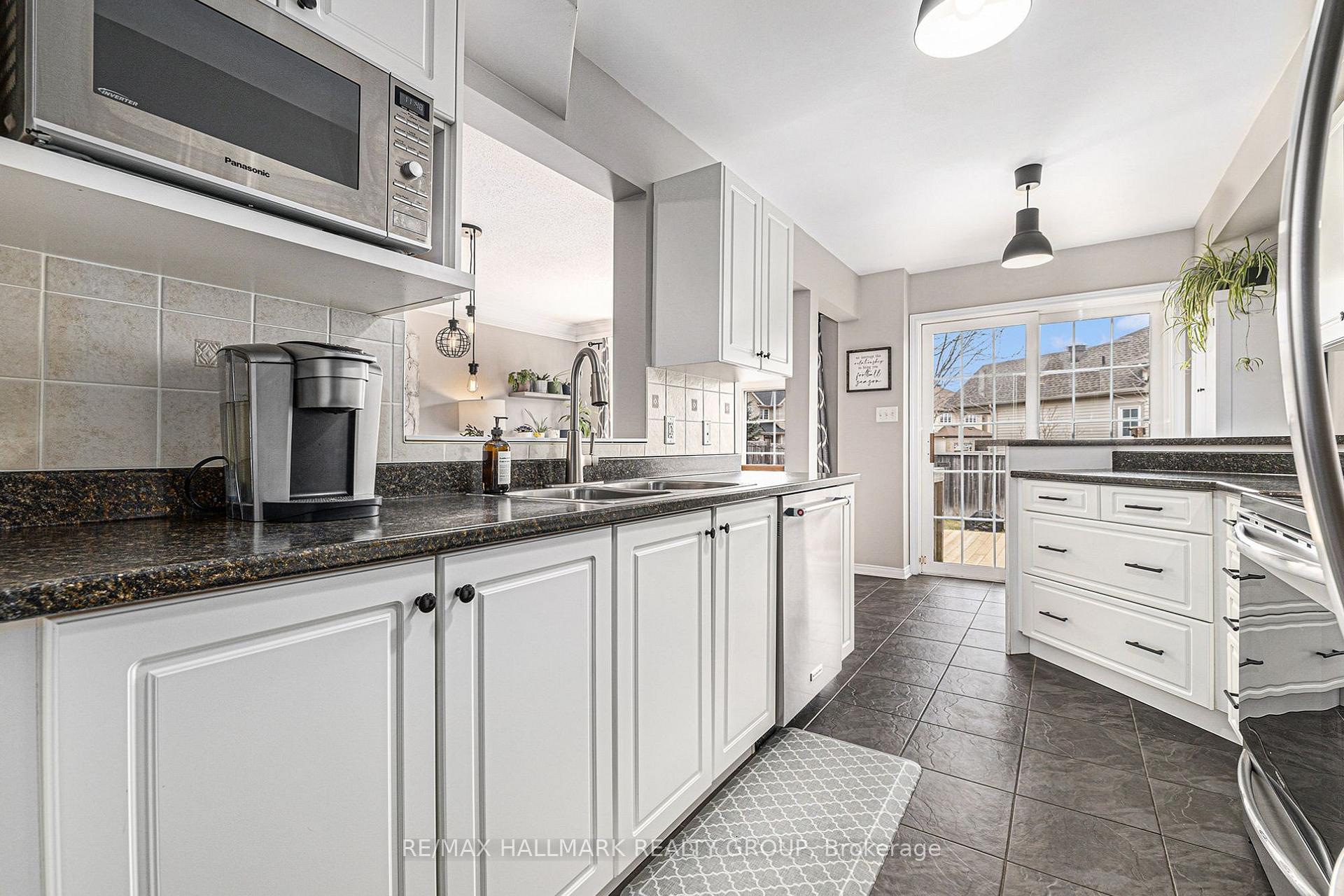 Photo 8 of 275 Silbrass Private, Ottawa, Barrhaven - Stonebridge — HOMEH