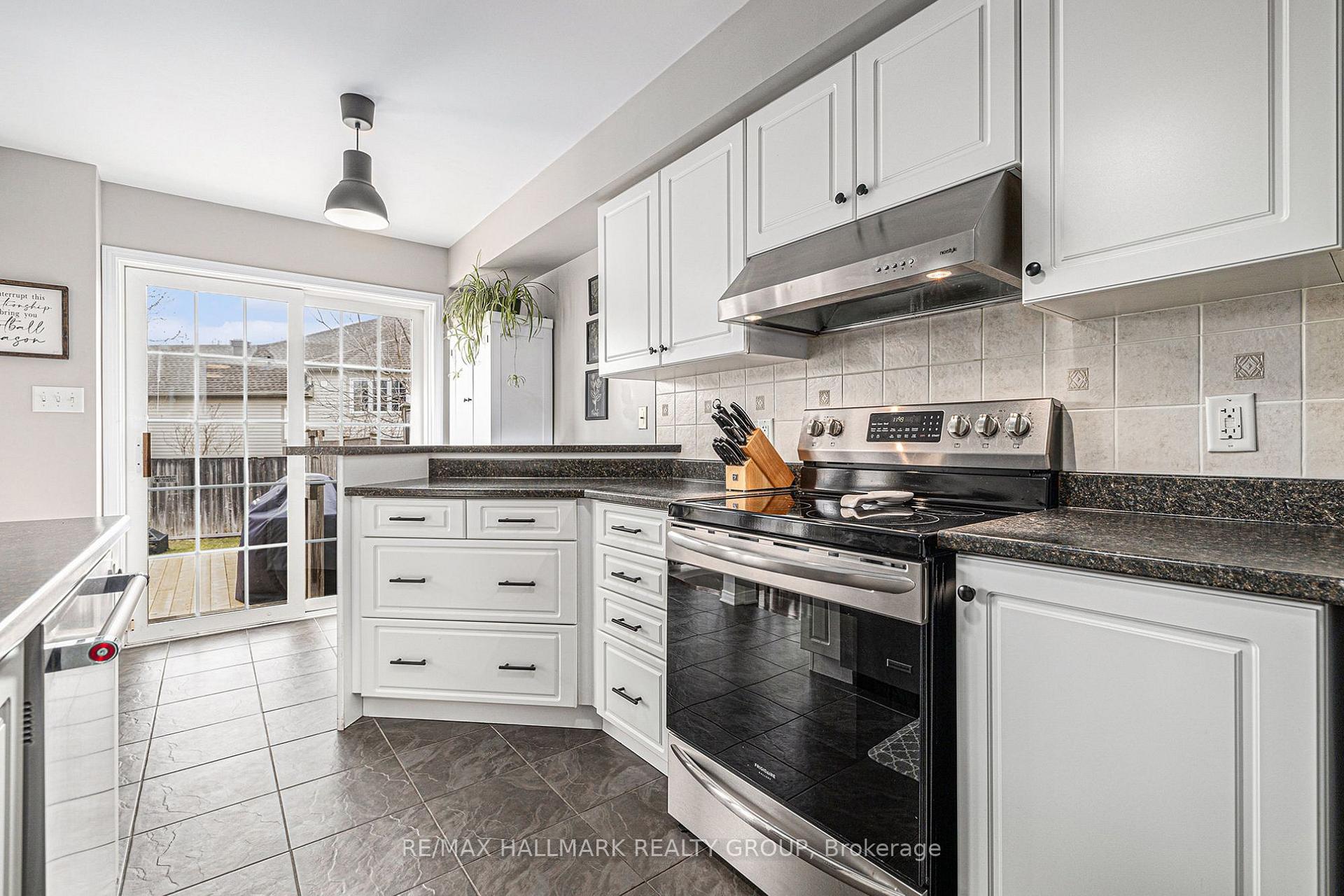 Photo 9 of 275 Silbrass Private, Ottawa, Barrhaven - Stonebridge — HOMEH