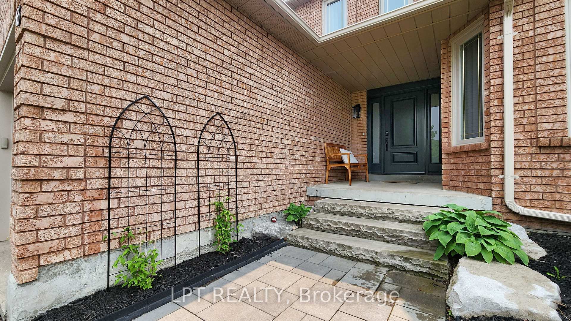 Photo 2 of 63 James Street, Barrie, Ardagh — HOMEH