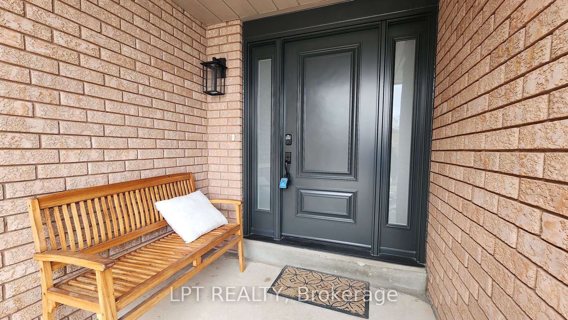 Photo 3 of 63 James Street, Barrie, Ardagh — HOMEH