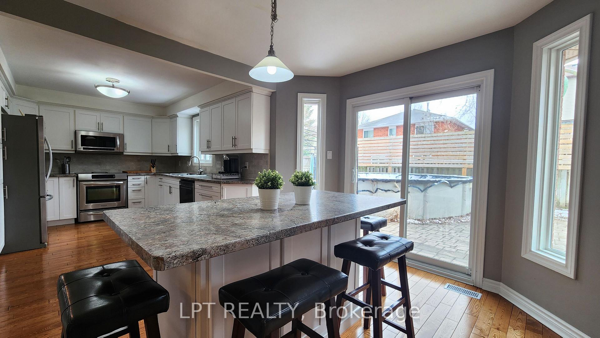 Photo 11 of 63 James Street, Barrie, Ardagh — HOMEH