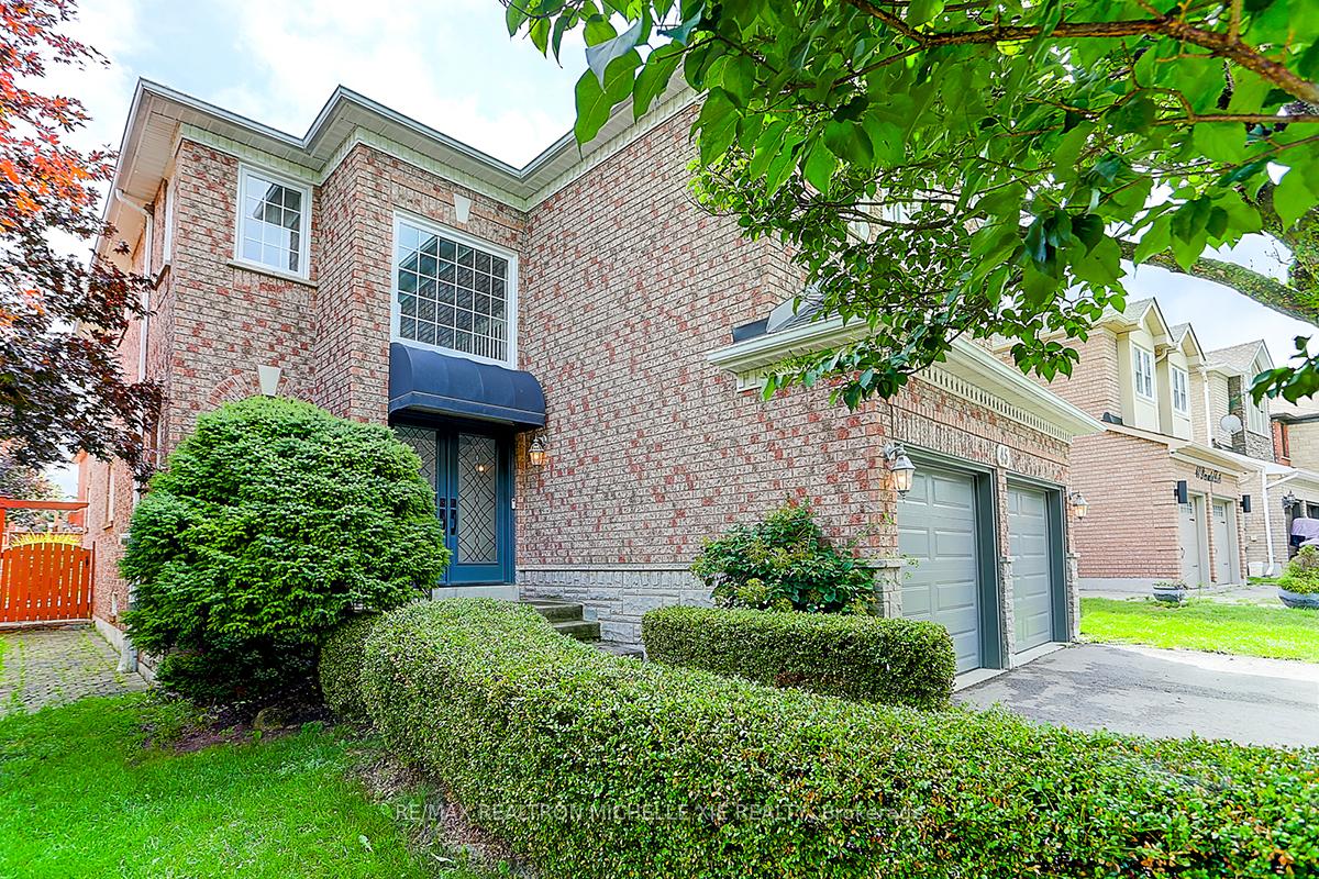 Photo 3 of 45 Pinnacle Trail, Aurora, Bayview Wellington — HOMEH