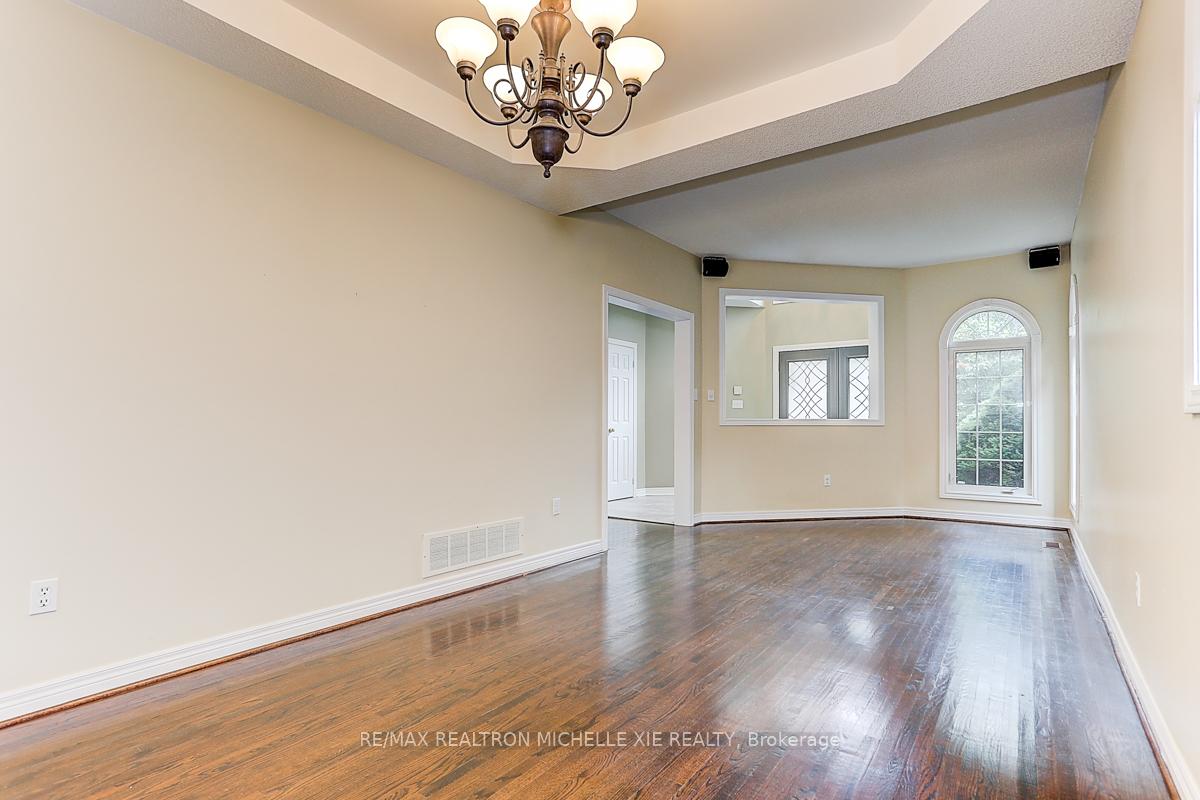 Photo 4 of 45 Pinnacle Trail, Aurora, Bayview Wellington — HOMEH