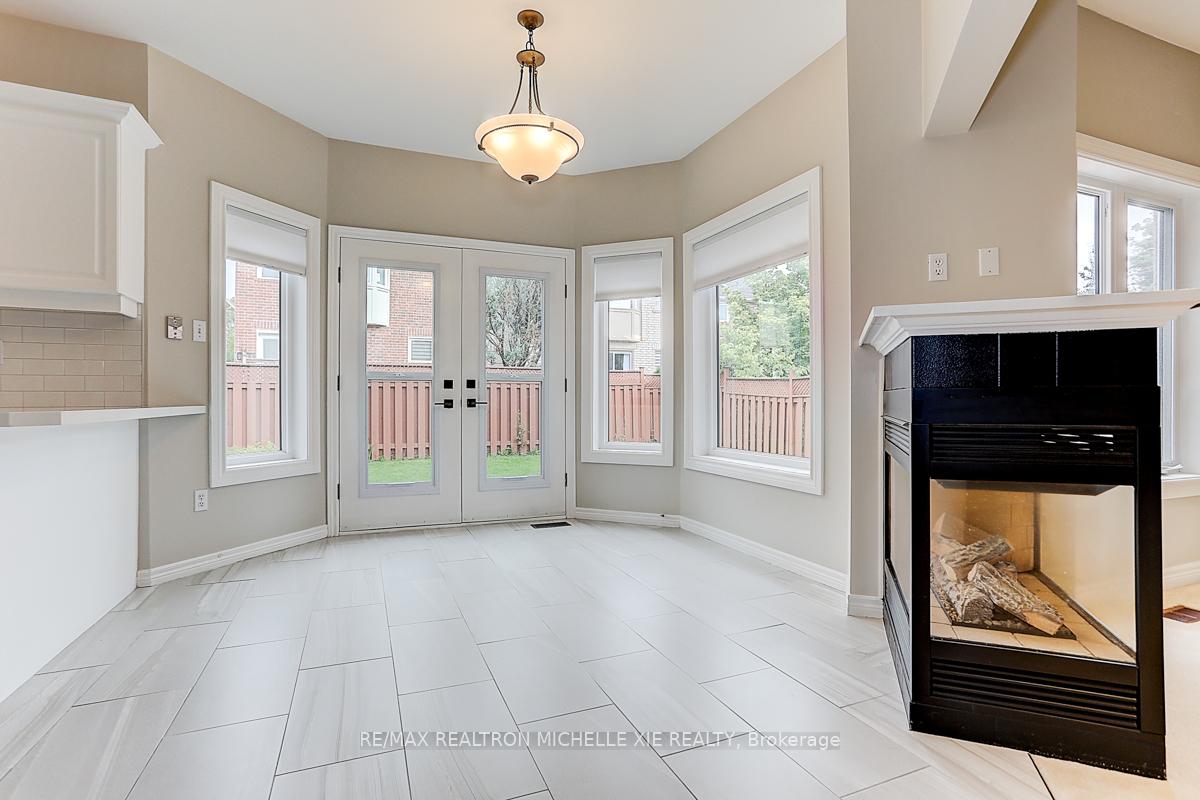Photo 11 of 45 Pinnacle Trail, Aurora, Bayview Wellington — HOMEH