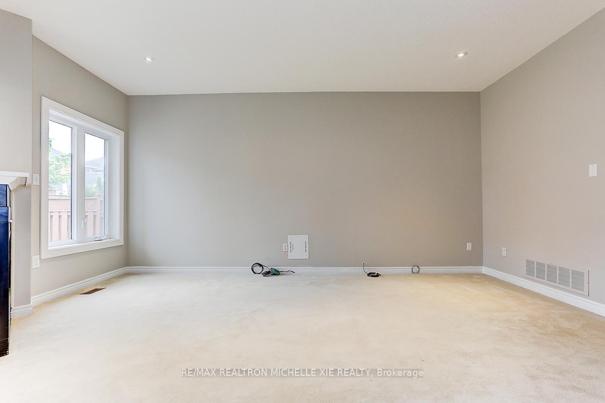 Photo 10 of 45 Pinnacle Trail, Aurora, Bayview Wellington — HOMEH
