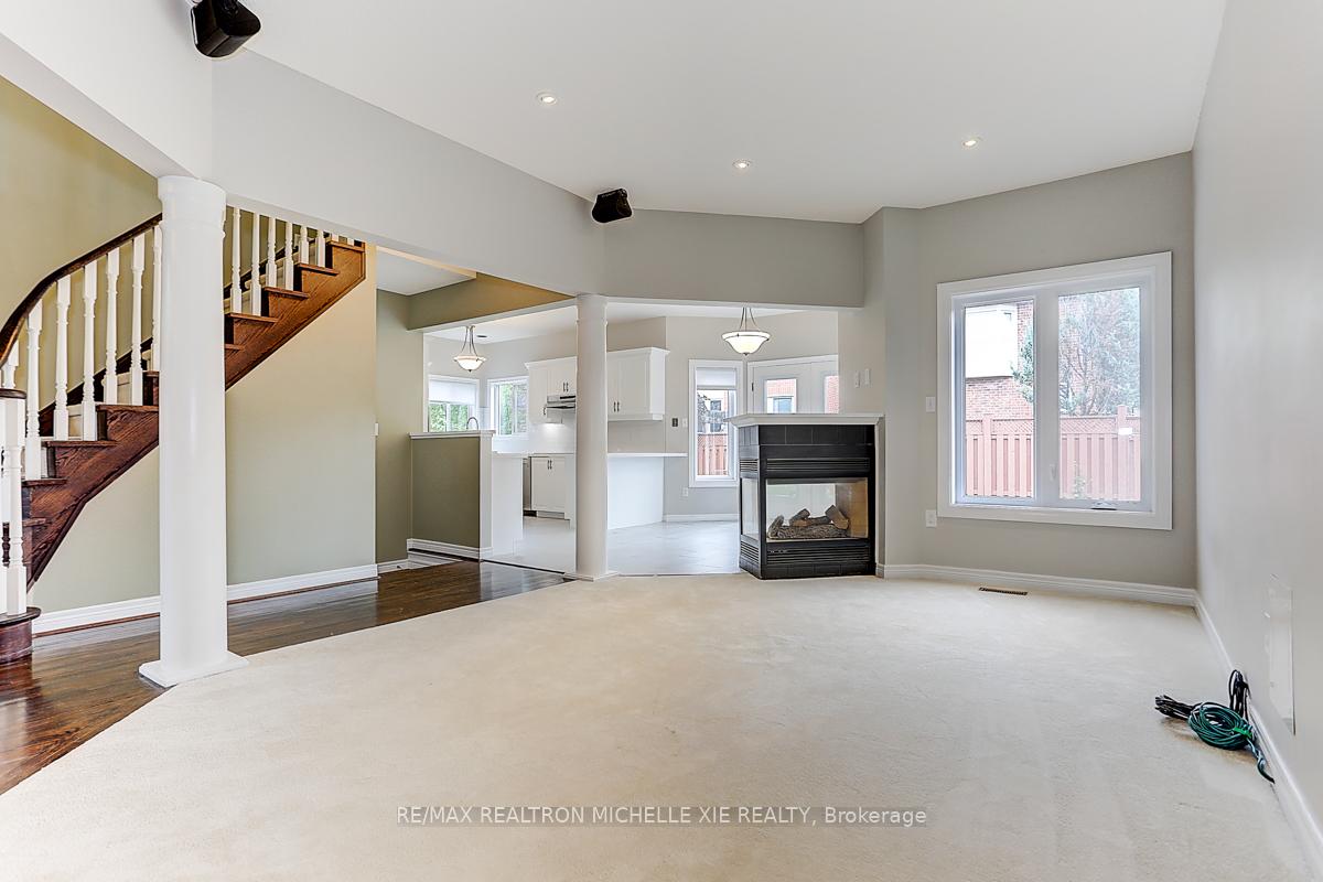 Photo 13 of 45 Pinnacle Trail, Aurora, Bayview Wellington — HOMEH