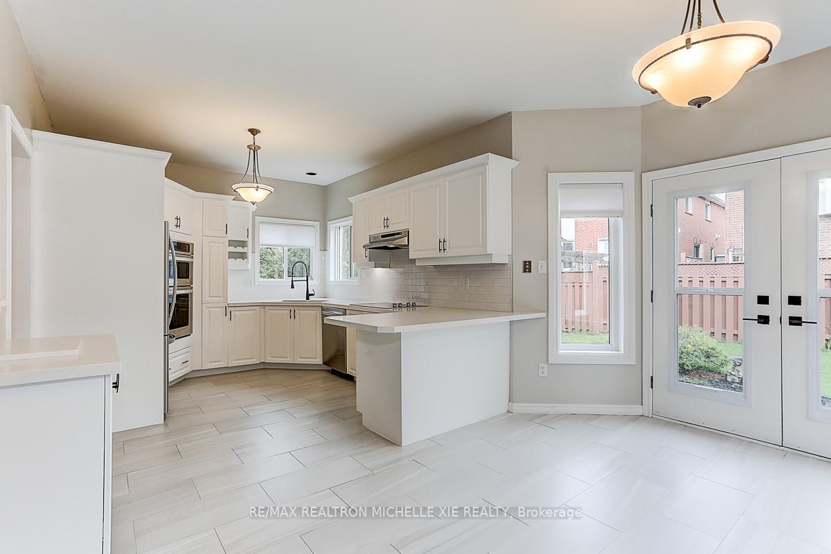 Photo 18 of 45 Pinnacle Trail, Aurora, Bayview Wellington — HOMEH